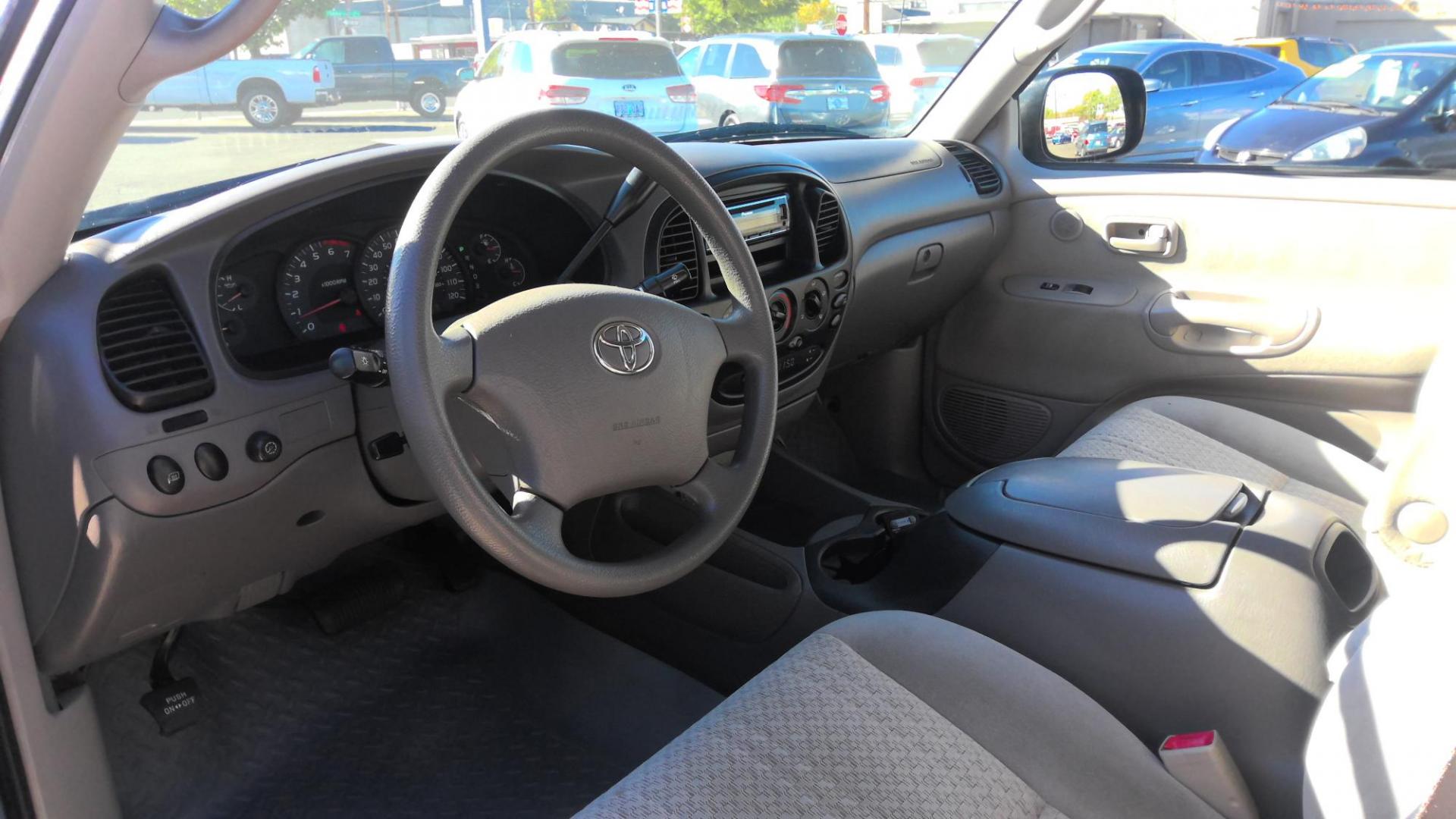 2005 BLUE Toyota Tundra SR5 Access Cab 4WD (5TBBT44115S) with an 4.7L V8 DOHC 32V engine, 5-Speed Automatic Overdrive transmission, located at 502 S. Riverside Avenue, Medford, OR, 97501, (541) 773-3136, 42.322803, -122.867477 - Photo#4