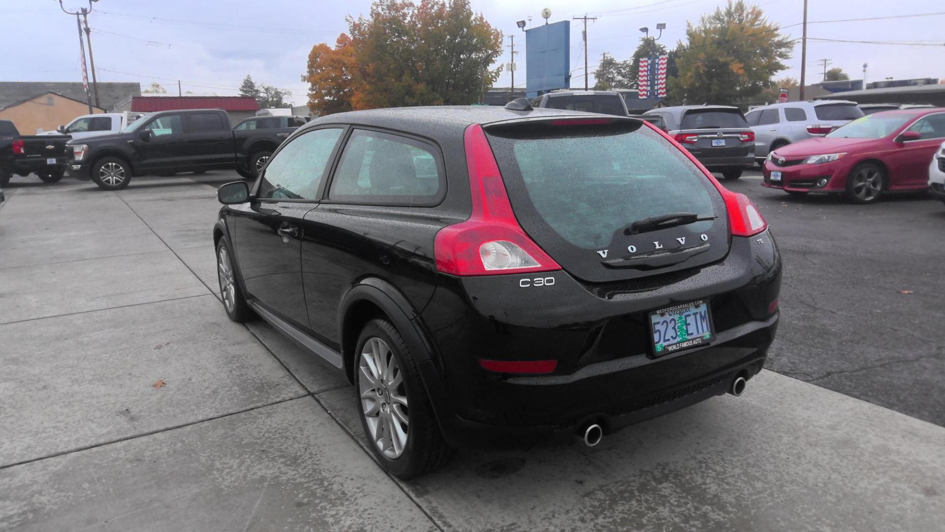 2011 BLACK Volvo C30 T5 (YV1672MK8B2) with an 2.5L L5 DOHC 20V engine, located at 502 S. Riverside Avenue, Medford, OR, 97501, (541) 773-3136, 42.322803, -122.867477 - Photo#2