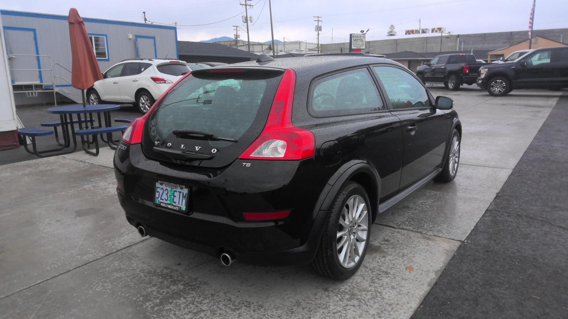 2011 BLACK Volvo C30 T5 (YV1672MK8B2) with an 2.5L L5 DOHC 20V engine, located at 502 S. Riverside Avenue, Medford, OR, 97501, (541) 773-3136, 42.322803, -122.867477 - Photo#3