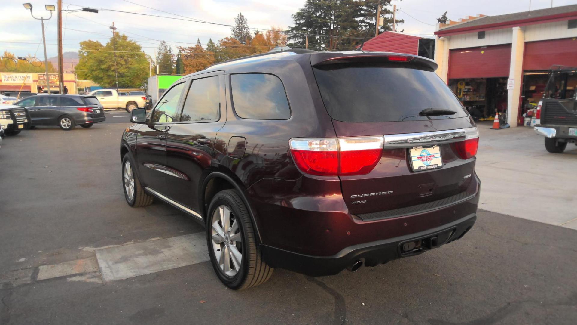 2012 BURGUNDY Dodge Durango Crew AWD (1C4SDJDT0CC) with an 5.7L V8 OHV 16V engine, 5-Speed Automatic transmission, located at 502 S. Riverside Avenue, Medford, OR, 97501, (541) 773-3136, 42.322803, -122.867477 - Photo#4