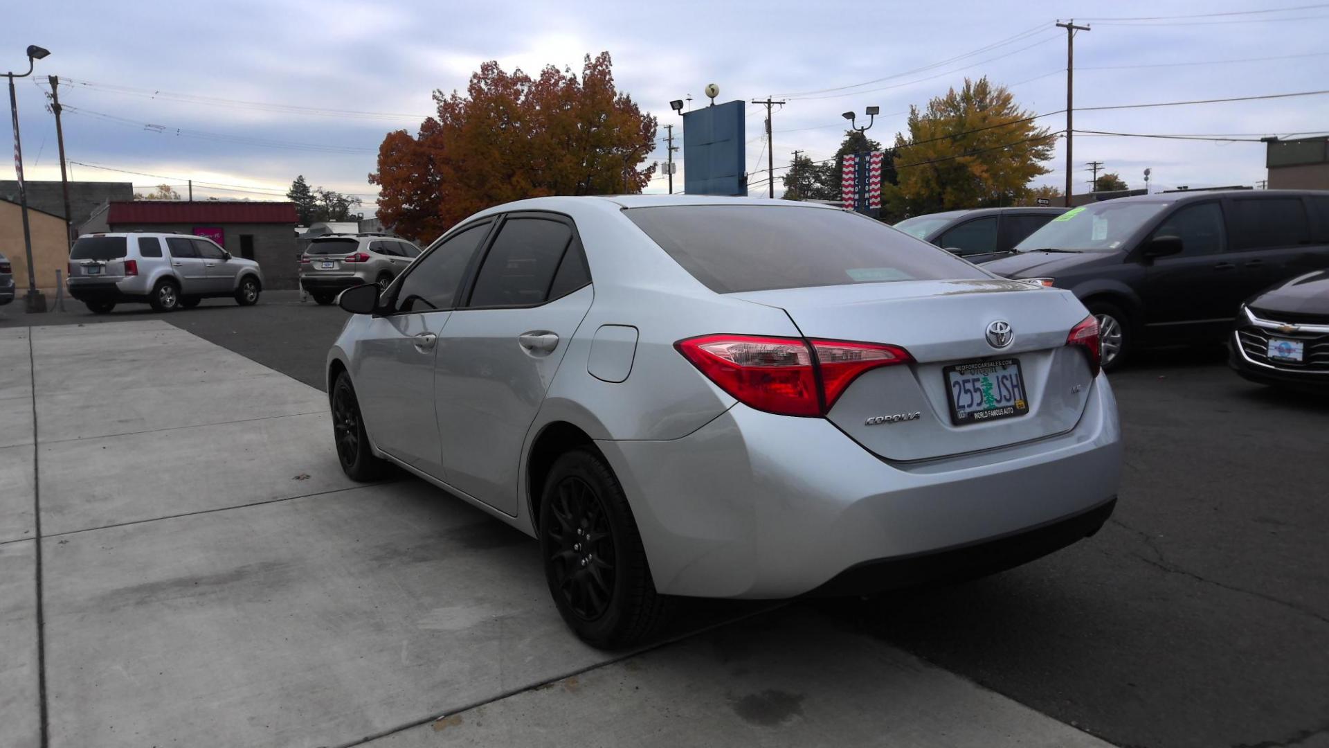 2017 SILVER Toyota Corolla SE CVT (5YFBURHE5HP) with an 1.8L L4 DOHC 16V engine, CVT transmission, located at 502 S. Riverside Avenue, Medford, OR, 97501, (541) 773-3136, 42.322803, -122.867477 - Photo#2