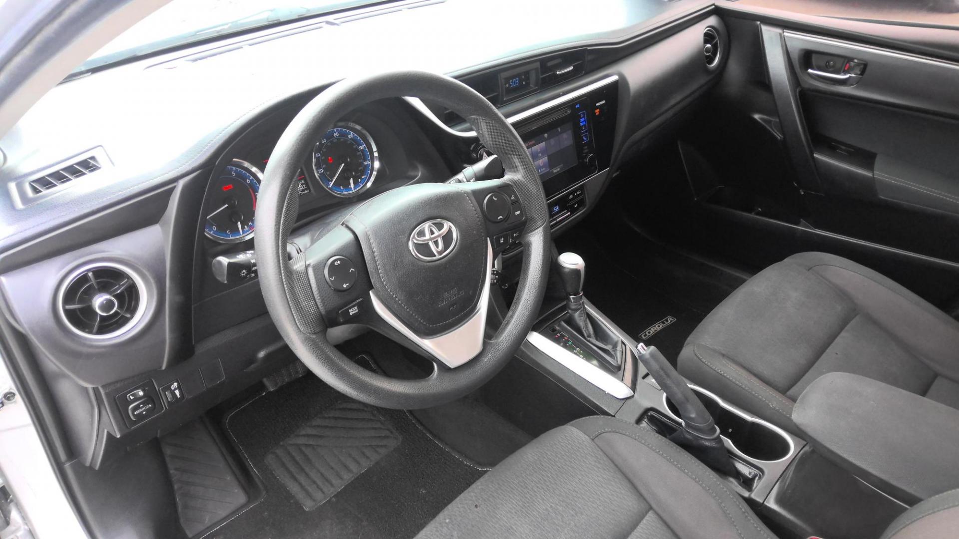 2017 SILVER Toyota Corolla SE CVT (5YFBURHE5HP) with an 1.8L L4 DOHC 16V engine, CVT transmission, located at 502 S. Riverside Avenue, Medford, OR, 97501, (541) 773-3136, 42.322803, -122.867477 - Photo#4