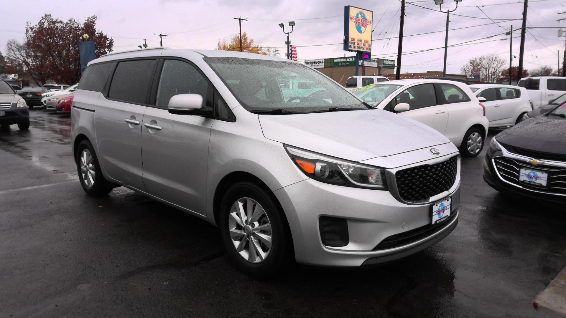 2016 SILVER Kia Sedona LX (KNDMB5C17G6) with an 3.3L V6 DOHC 24V engine, 6-Speed Automatic transmission, located at 502 S. Riverside Avenue, Medford, OR, 97501, (541) 773-3136, 42.322803, -122.867477 - Photo#1