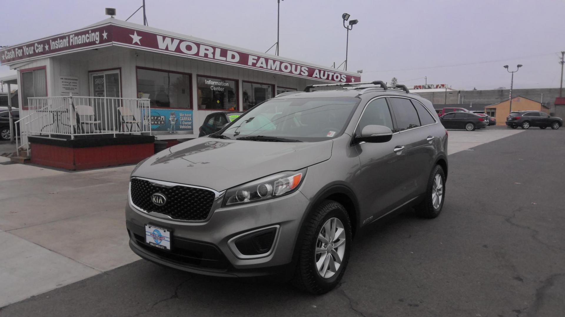 2016 GRAY Kia Sorento LX V6 AWD (5XYPGDA5XGG) with an 3.3L V6 DOHC 24V engine, 6-Speed Automatic transmission, located at 502 S. Riverside Avenue, Medford, OR, 97501, (541) 773-3136, 42.322803, -122.867477 - Photo#1