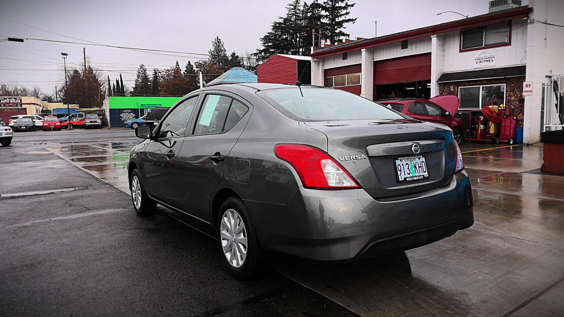 2016 GRAY Nissan Versa 1.6 S 5M (3N1CN7AP6GL) with an 1.6L L4 DOHC 16V engine, 5M transmission, located at 502 S. Riverside Avenue, Medford, OR, 97501, (541) 773-3136, 42.322803, -122.867477 - Photo#3