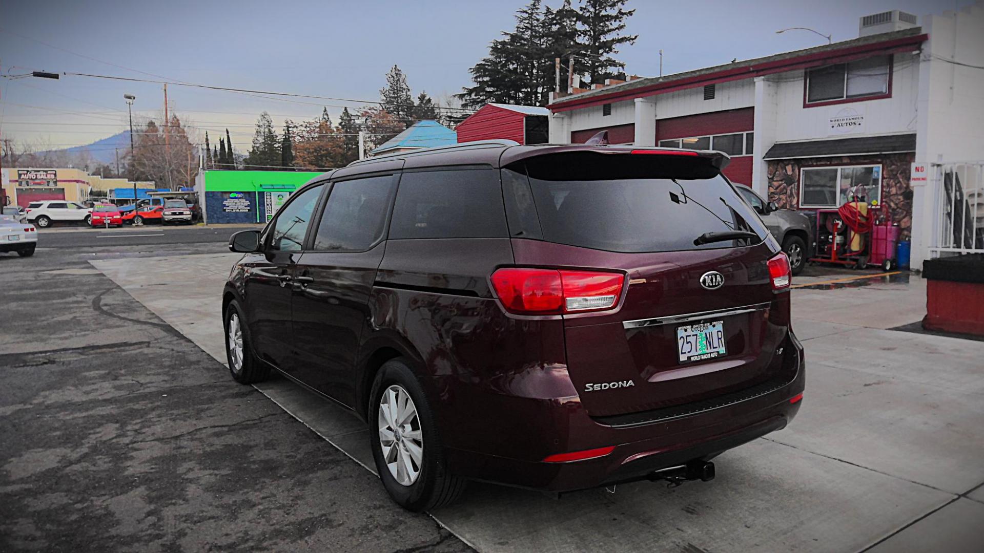 2016 RED Kia Sedona LX (KNDMB5C1XG6) with an 3.3L V6 DOHC 24V engine, 6-Speed Automatic transmission, located at 502 S. Riverside Avenue, Medford, OR, 97501, (541) 773-3136, 42.322803, -122.867477 - Photo#3