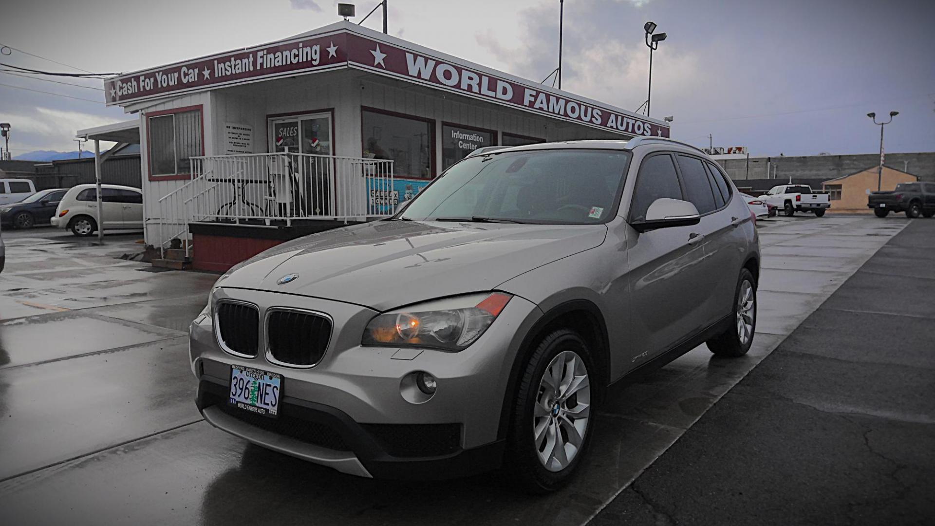 2013 SILVER BMW X1 xDrive28i (WBAVL1C56DV) with an 2.0L L4 DOHC 16V engine, 8-Speed Automatic transmission, located at 502 S. Riverside Avenue, Medford, OR, 97501, (541) 773-3136, 42.322803, -122.867477 - Photo#1