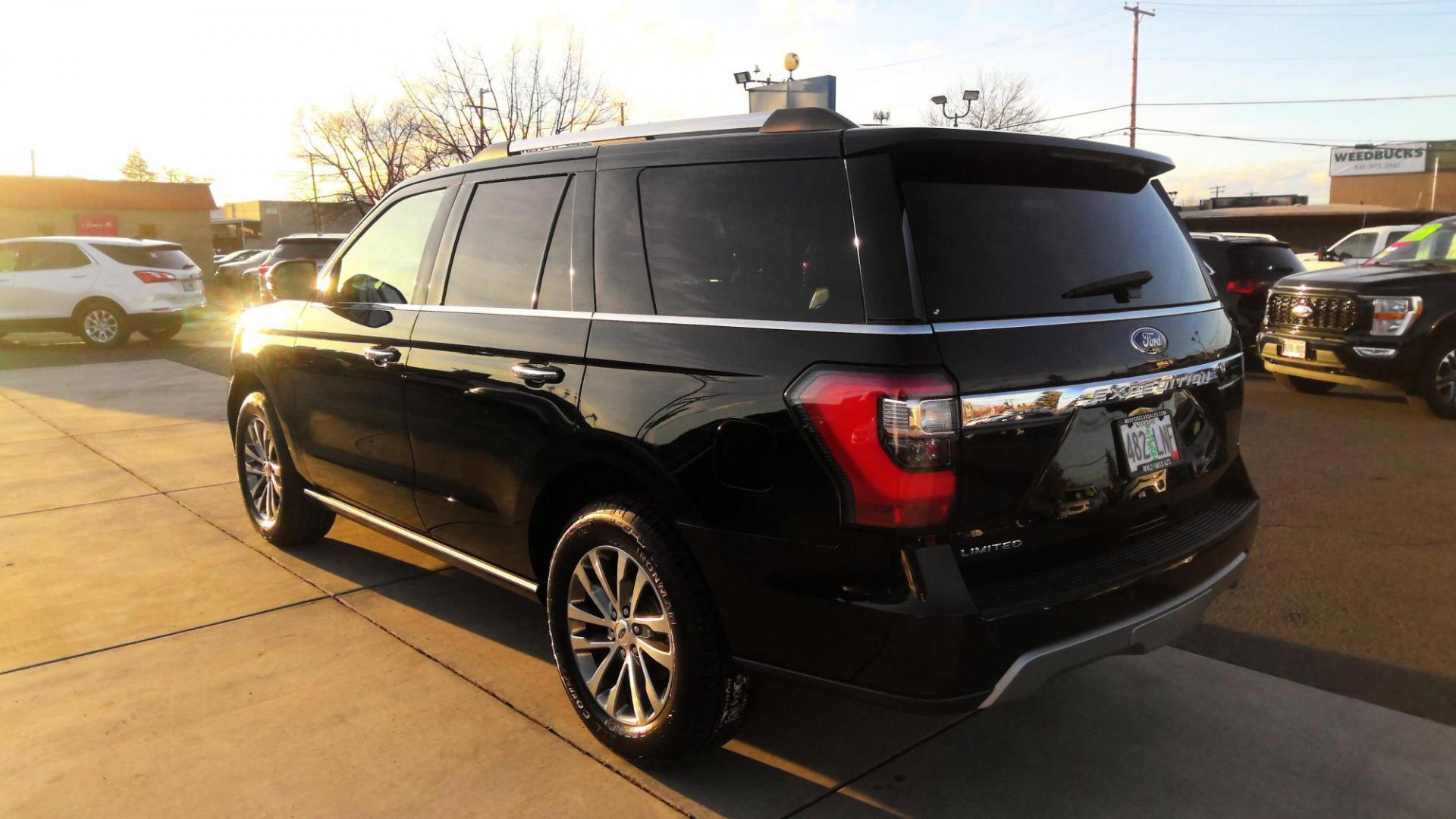 2018 BLACK Ford Expedition Limited 4WD (1FMJU2AT4JE) with an 3.5L V6 DOHC 24V FFV engine, 6A transmission, located at 502 S. Riverside Avenue, Medford, OR, 97501, (541) 773-3136, 42.322803, -122.867477 - Photo#2