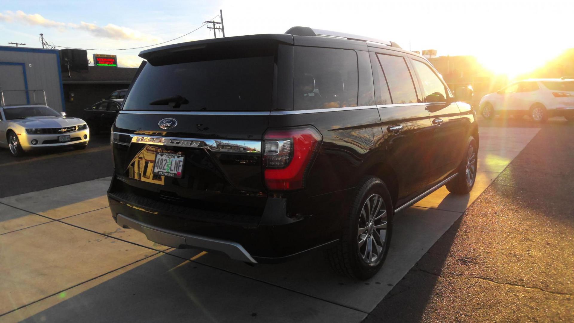 2018 BLACK Ford Expedition Limited 4WD (1FMJU2AT4JE) with an 3.5L V6 DOHC 24V FFV engine, 6A transmission, located at 502 S. Riverside Avenue, Medford, OR, 97501, (541) 773-3136, 42.322803, -122.867477 - Photo#3