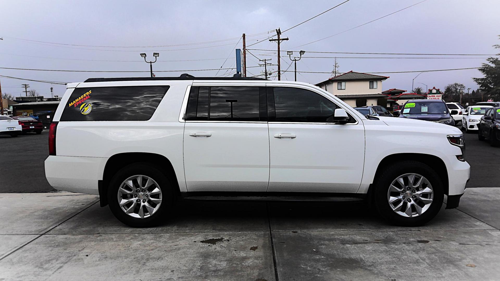 2015 WHITE Chevrolet Suburban LT 1500 4WD (1GNSKJKC6FR) with an 5.3L V8 OHV 16V engine, 6-Speed Automatic transmission, located at 502 S. Riverside Avenue, Medford, OR, 97501, (541) 773-3136, 42.322803, -122.867477 - Photo#2