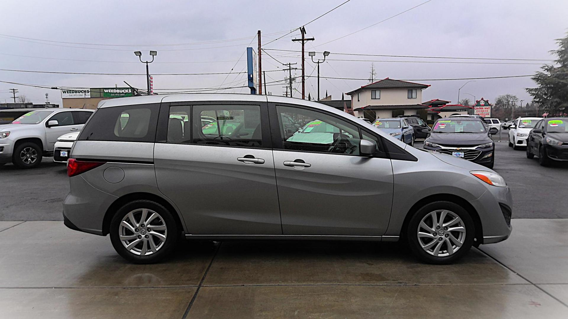 2011 SILVER Mazda MAZDA5 Sport (JM1CW2BL2C0) with an 2.5L L4 DOHC 16V engine, located at 502 S. Riverside Avenue, Medford, OR, 97501, (541) 773-3136, 42.322803, -122.867477 - Photo#23