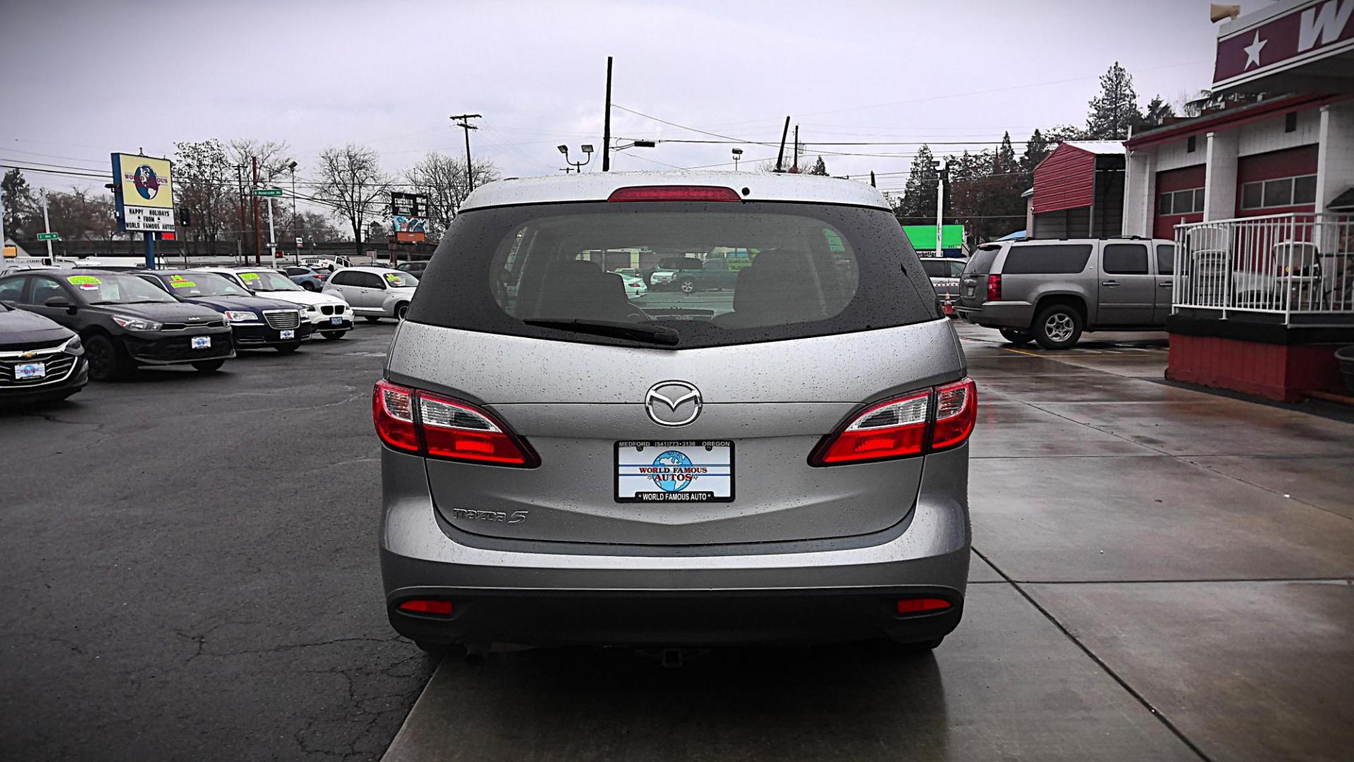 2011 SILVER Mazda MAZDA5 Sport (JM1CW2BL2C0) with an 2.5L L4 DOHC 16V engine, located at 502 S. Riverside Avenue, Medford, OR, 97501, (541) 773-3136, 42.322803, -122.867477 - Photo#24