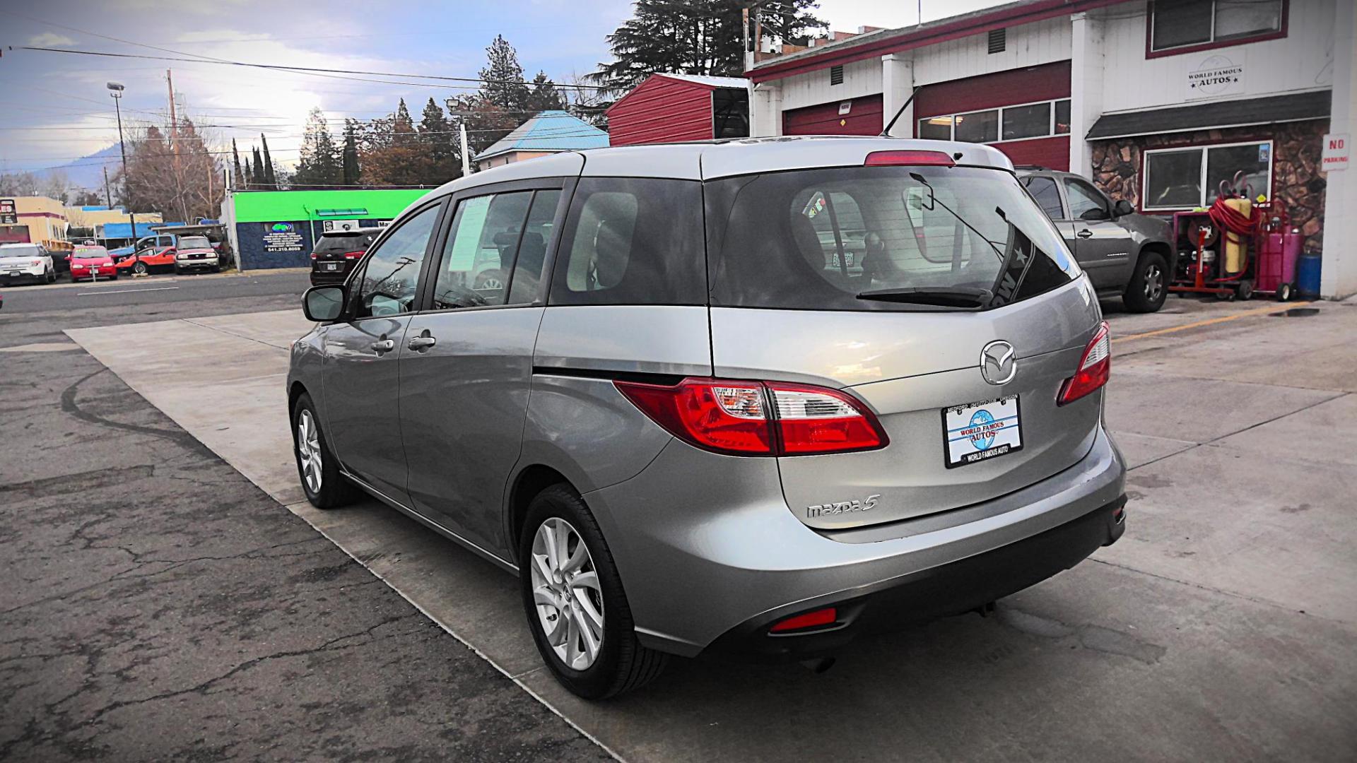 2011 SILVER Mazda MAZDA5 Sport (JM1CW2BL2C0) with an 2.5L L4 DOHC 16V engine, located at 502 S. Riverside Avenue, Medford, OR, 97501, (541) 773-3136, 42.322803, -122.867477 - Photo#3