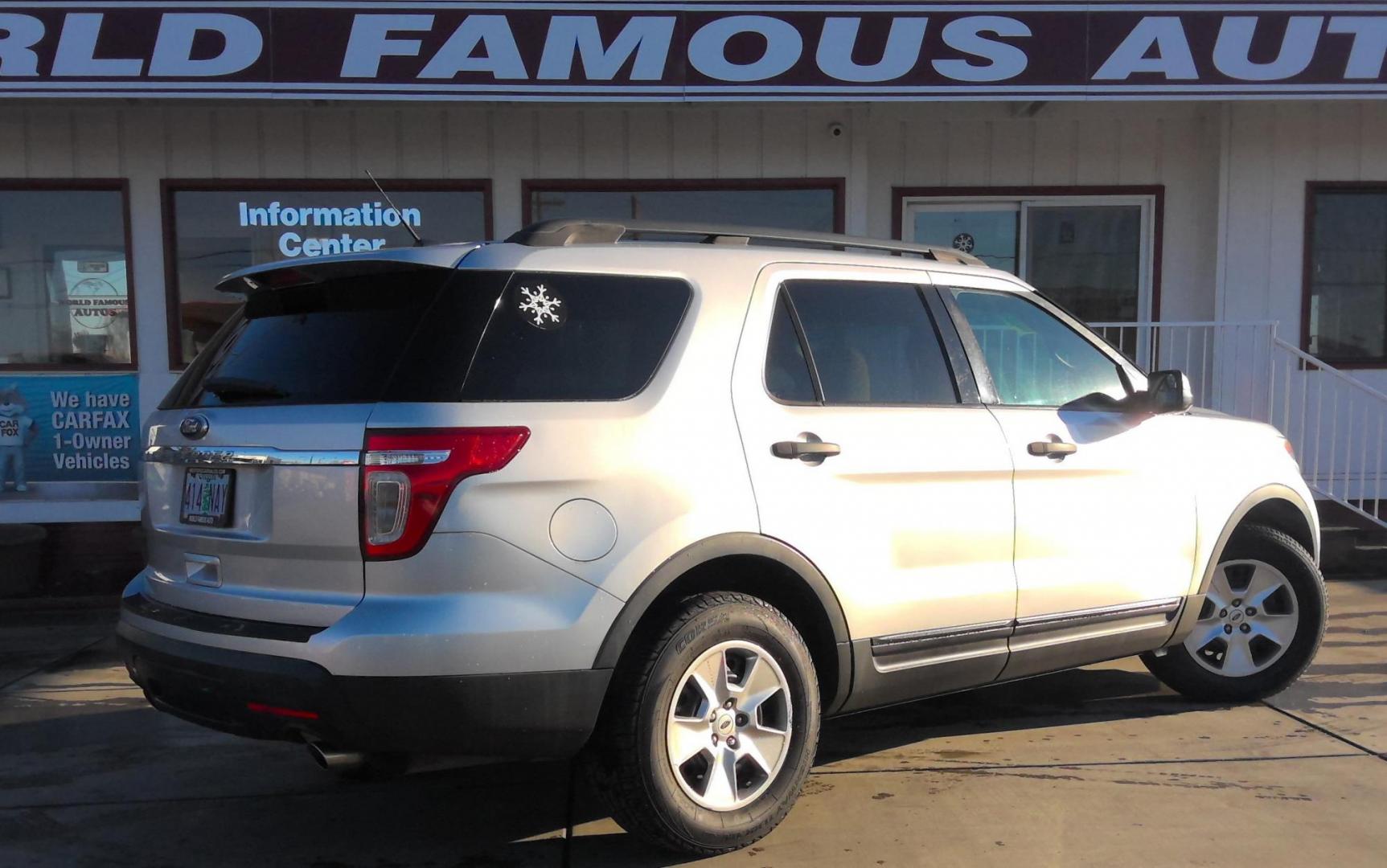 2012 SILVER Ford Explorer Base FWD (1FMHK7B81CG) with an 3.5L V6 DOHC 24V engine, 6-Speed Automatic transmission, located at 502 S. Riverside Avenue, Medford, OR, 97501, (541) 773-3136, 42.322803, -122.867477 - Photo#2