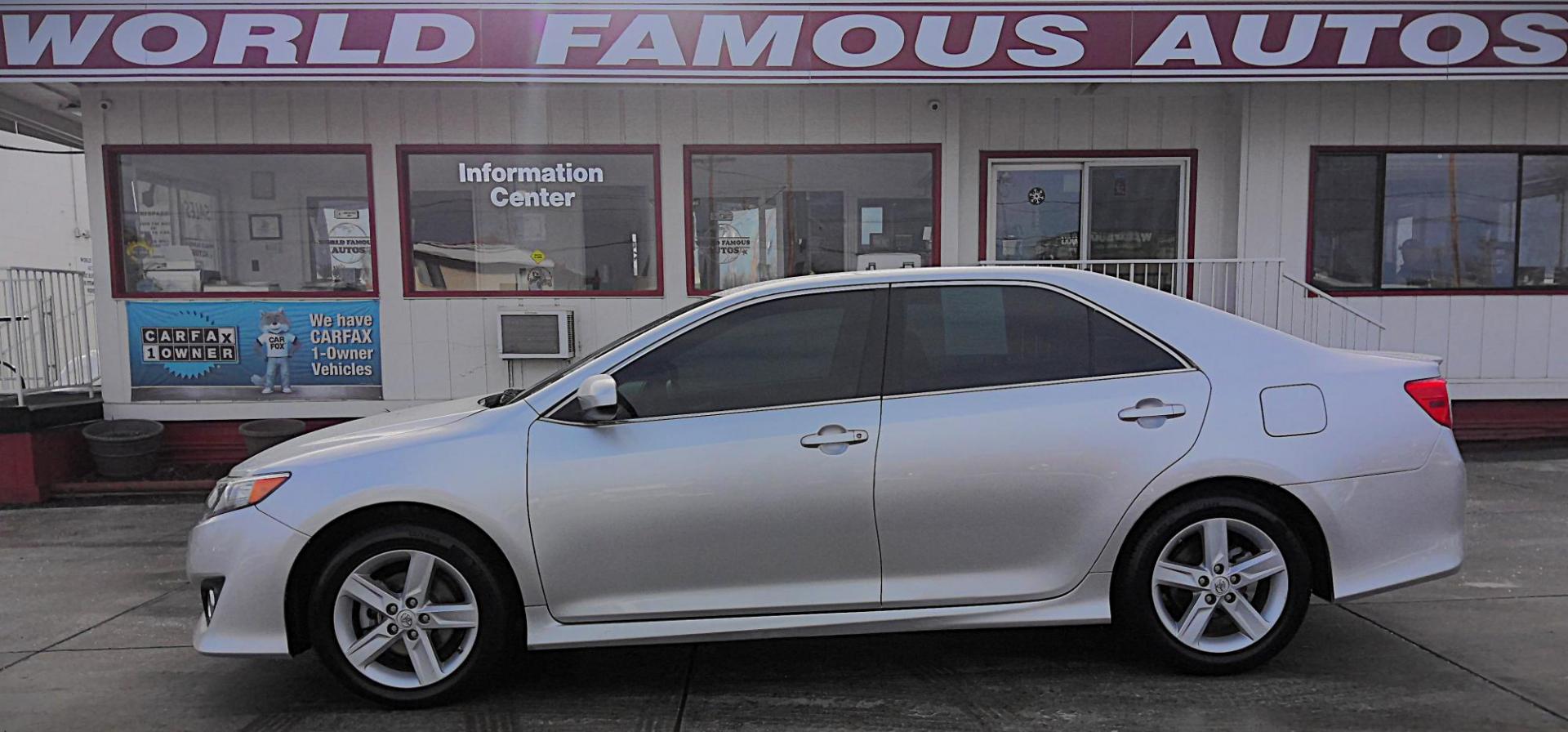 2013 SILVER Toyota Camry SE (4T1BF1FK8DU) with an 2.5L L4 DOHC 16V engine, 6-Speed Automatic transmission, located at 502 S. Riverside Avenue, Medford, OR, 97501, (541) 773-3136, 42.322803, -122.867477 - Photo#0