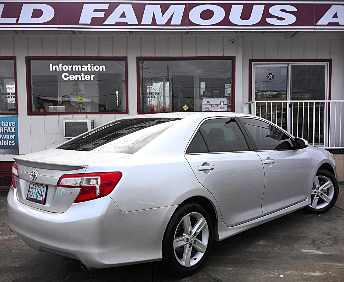 2013 SILVER Toyota Camry SE (4T1BF1FK8DU) with an 2.5L L4 DOHC 16V engine, 6-Speed Automatic transmission, located at 502 S. Riverside Avenue, Medford, OR, 97501, (541) 773-3136, 42.322803, -122.867477 - Photo#2