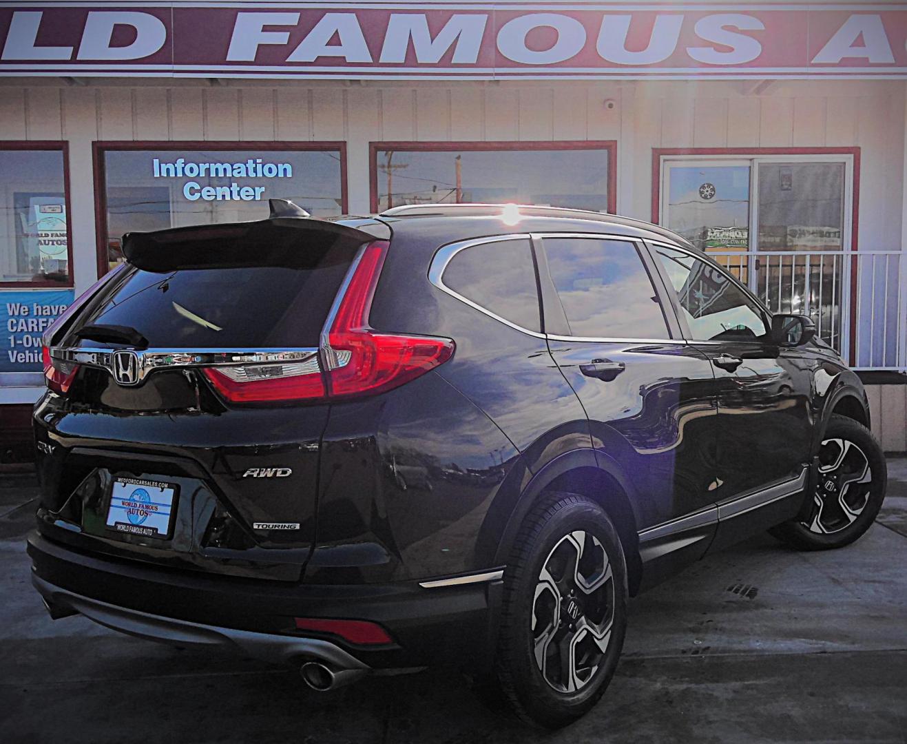 2017 BLACK Honda CR-V Touring AWD (5J6RW2H92HL) with an 2.4L L4 DOHC 16V engine, CVT transmission, located at 502 S. Riverside Avenue, Medford, OR, 97501, (541) 773-3136, 42.322803, -122.867477 - Photo#2