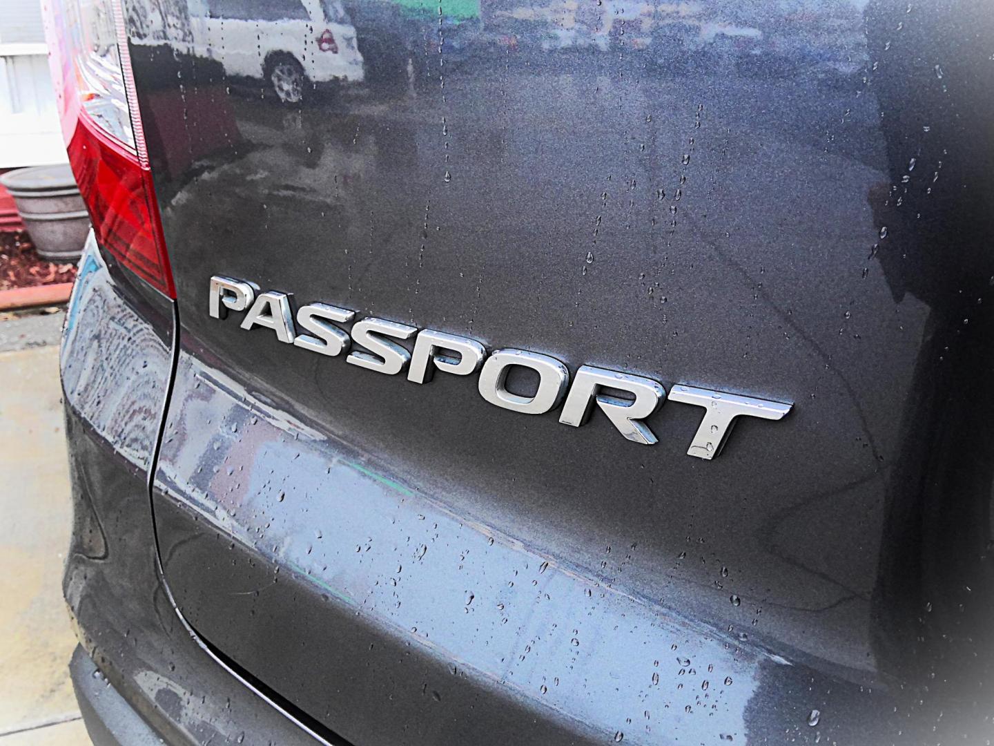 2019 GRAY Honda Passport Sport AWD (5FNYF8H25KB) with an 3.5L V6 DOHC 24V engine, 9A transmission, located at 502 S. Riverside Avenue, Medford, OR, 97501, (541) 773-3136, 42.322803, -122.867477 - Photo#3