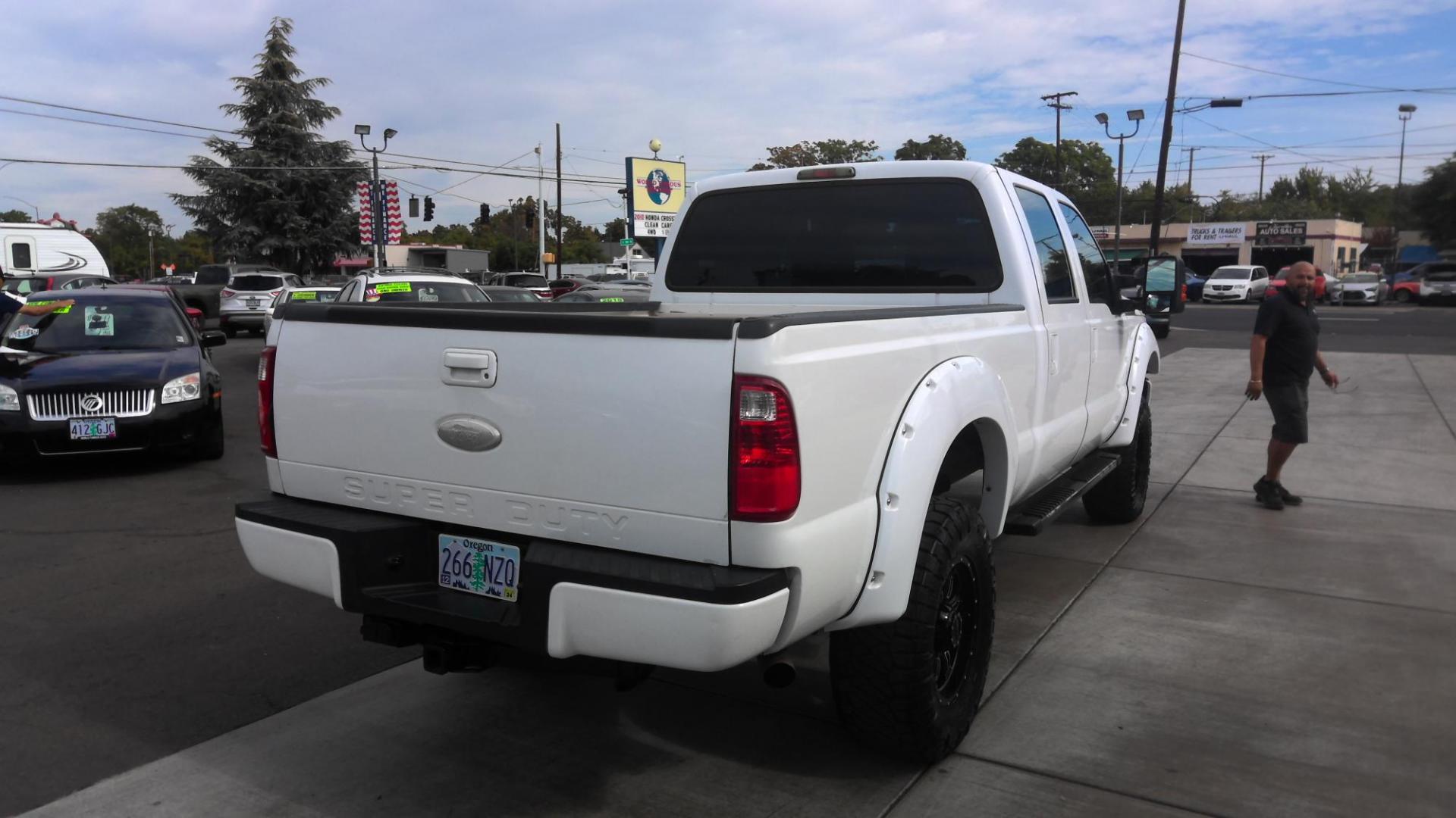 2012 WHITE Ford F-250 SD King Ranch Crew Cab 4WD (1FT7W2B61CE) with an 6.2L V8 OHV 16V engine, 6-Speed Automatic transmission, located at 502 S. Riverside Avenue, Medford, OR, 97501, (541) 773-3136, 42.322803, -122.867477 - Photo#2