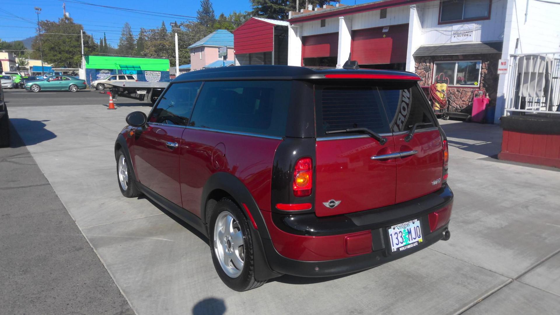 2009 RED /Gray Mini Clubman Base (WMWML33569T) with an 1.6L L4 DOHC 16V engine, Manual transmission, located at 502 S. Riverside Avenue, Medford, OR, 97501, (541) 773-3136, 42.322803, -122.867477 - Picture yourself on the streets of Venice in this 2009 Mini Cooper Clubman is a super fun little manual-transmission hatchback. - Photo#3