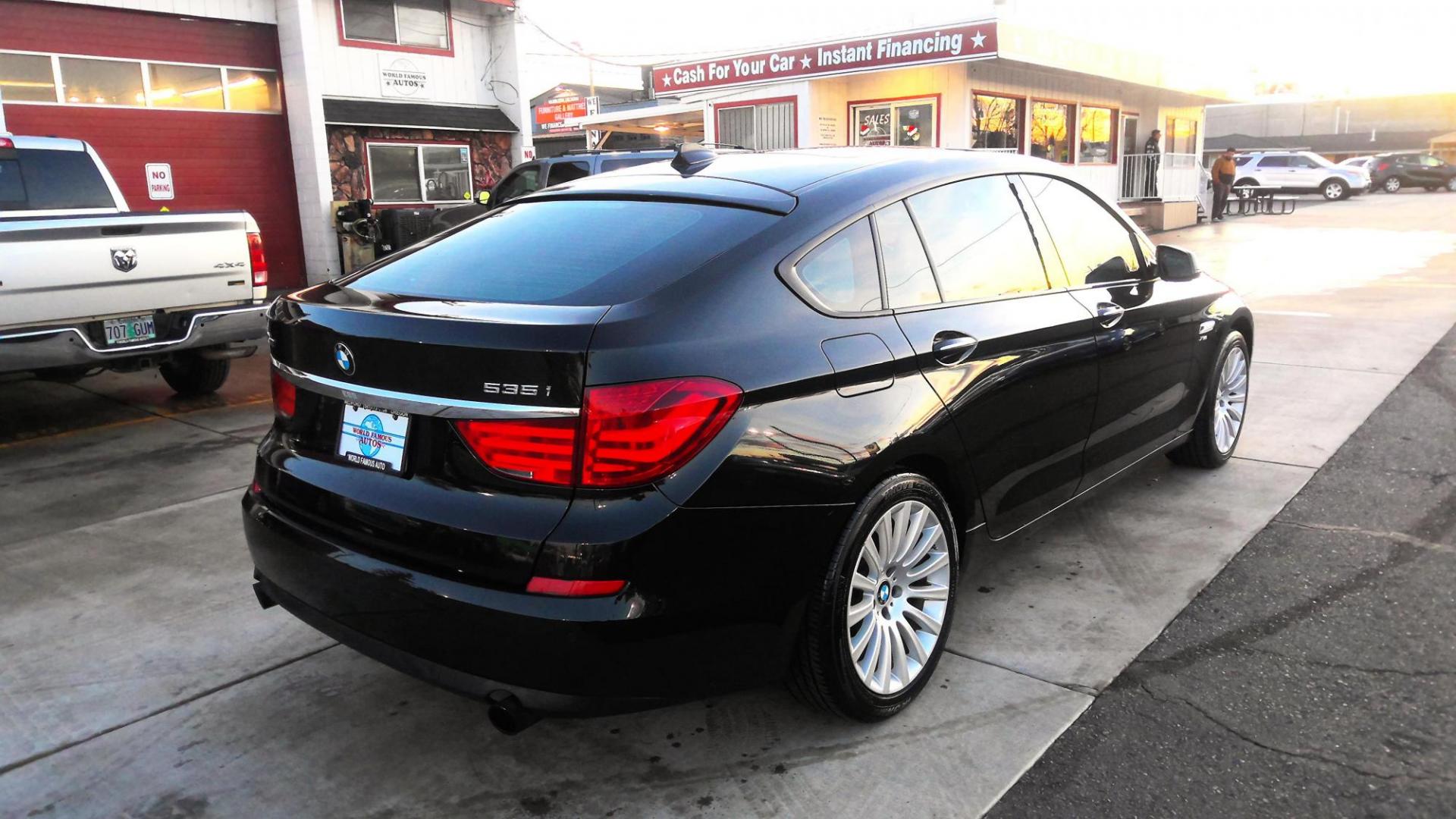 2011 BLACK BMW 5-Series Gran Turismo 535i xDrive (WBASP2C5XBC) with an 3.0L L6 DOHC 24V TURBO engine, 8-Speed Automatic transmission, located at 502 S. Riverside Avenue, Medford, OR, 97501, (541) 773-3136, 42.322803, -122.867477 - Photo#2