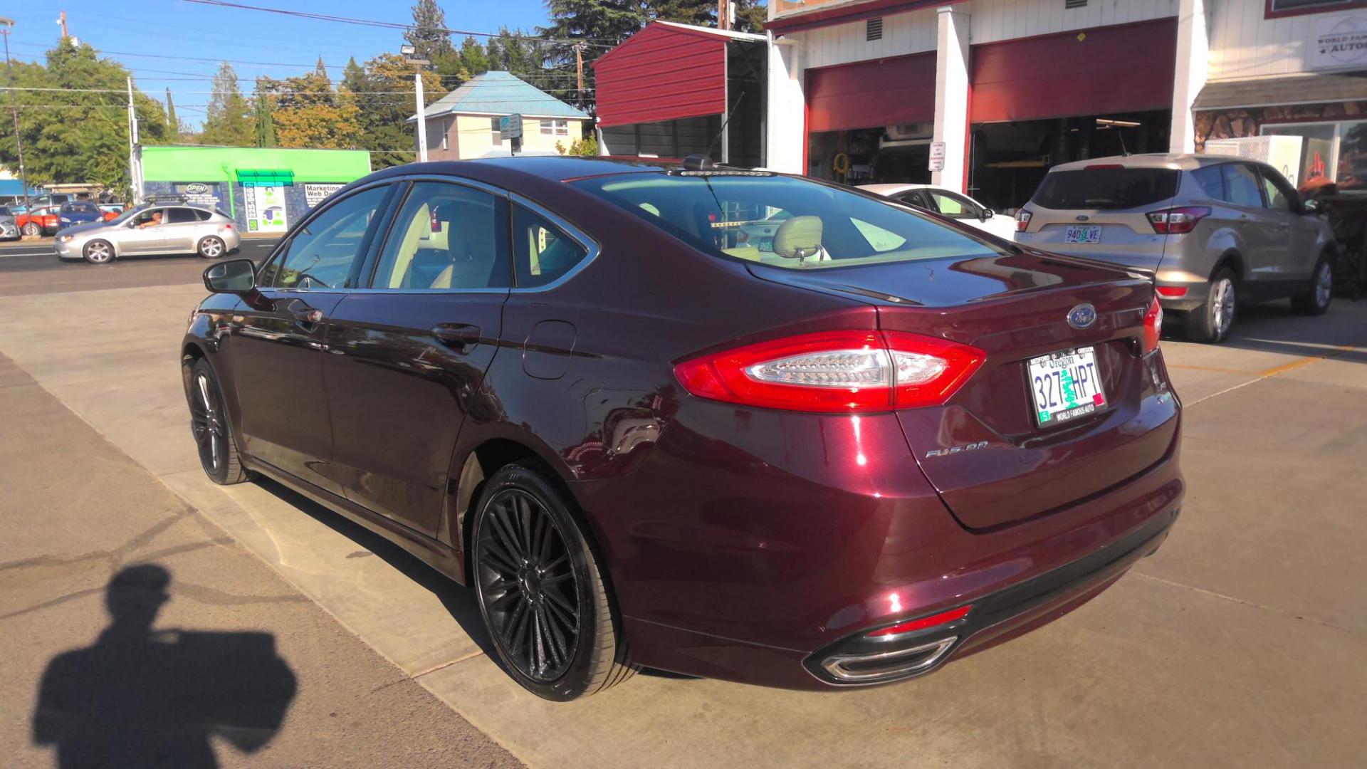 2013 MAROON Ford Fusion SE (3FA6P0H93DR) with an 2.0L L4 DOHC 16V engine, located at 502 S. Riverside Avenue, Medford, OR, 97501, (541) 773-3136, 42.322803, -122.867477 - Photo#3