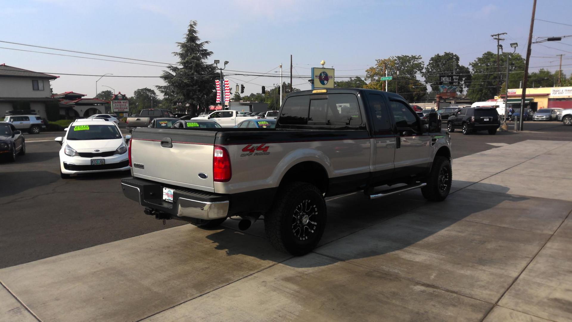 2008 BLACK Ford F-350 SD FX4 SuperCab (1FTWX31RX8E) with an 6.4L V8 OHV 32V TURBO DIESEL engine, located at 502 S. Riverside Avenue, Medford, OR, 97501, (541) 773-3136, 42.322803, -122.867477 - Check out this sweet beauty of a truck! A 2008 F-350 FX4 Lariat with 6.4L V8 Turbo Diesel PowerStroke and full 8-ft bed! Brand new tires and wheels on this two-tone paint package really pop. Leather seats, power seats, double batteries, tow package, made for work, made for play, come check it out - Photo#2