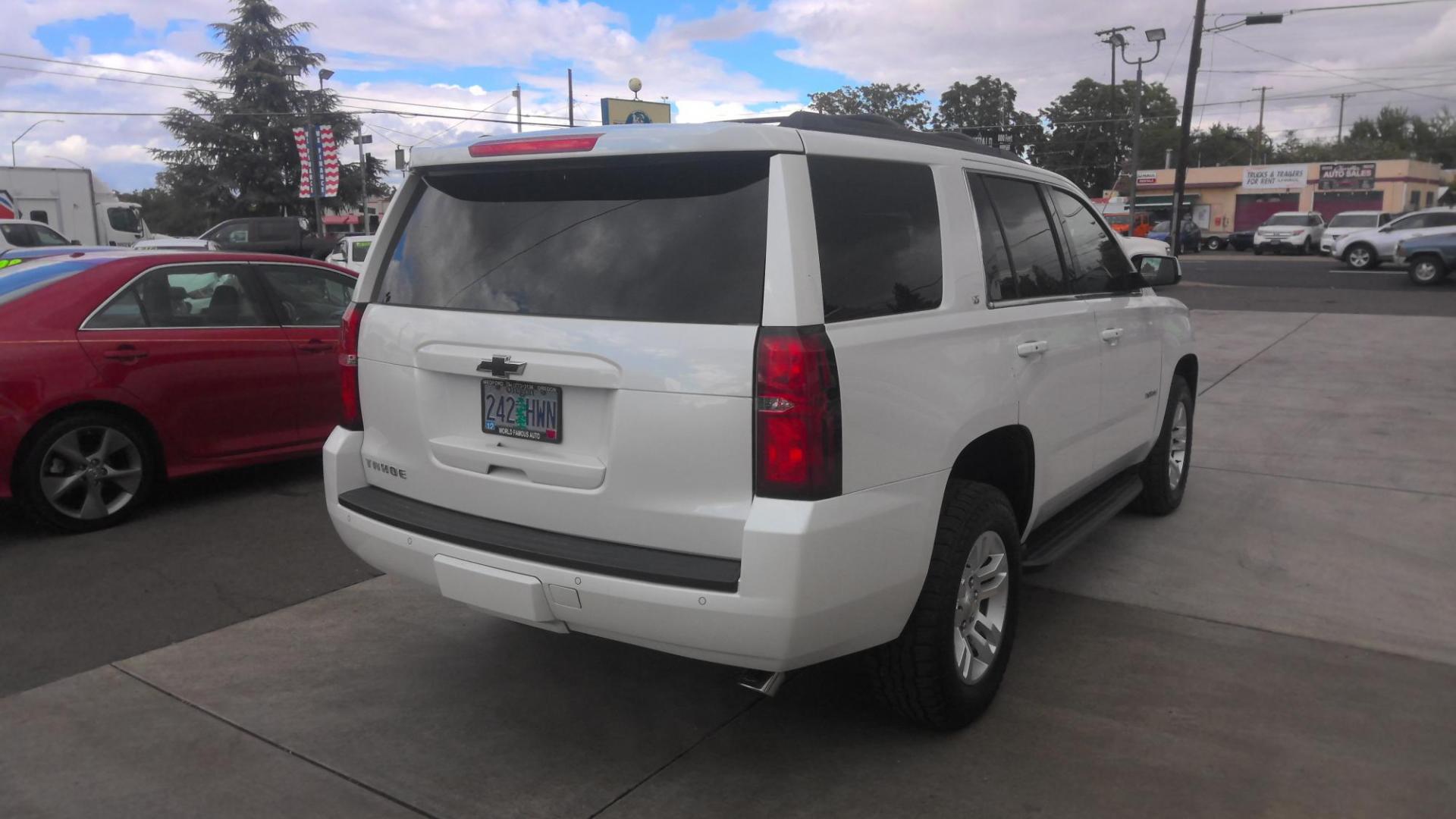 2016 WHITE Chevrolet Tahoe LT 4WD (1GNSKBKC6GR) with an 5.3L V8 OHV 16V engine, 6A transmission, located at 502 S. Riverside Avenue, Medford, OR, 97501, (541) 773-3136, 42.322803, -122.867477 - Photo#0