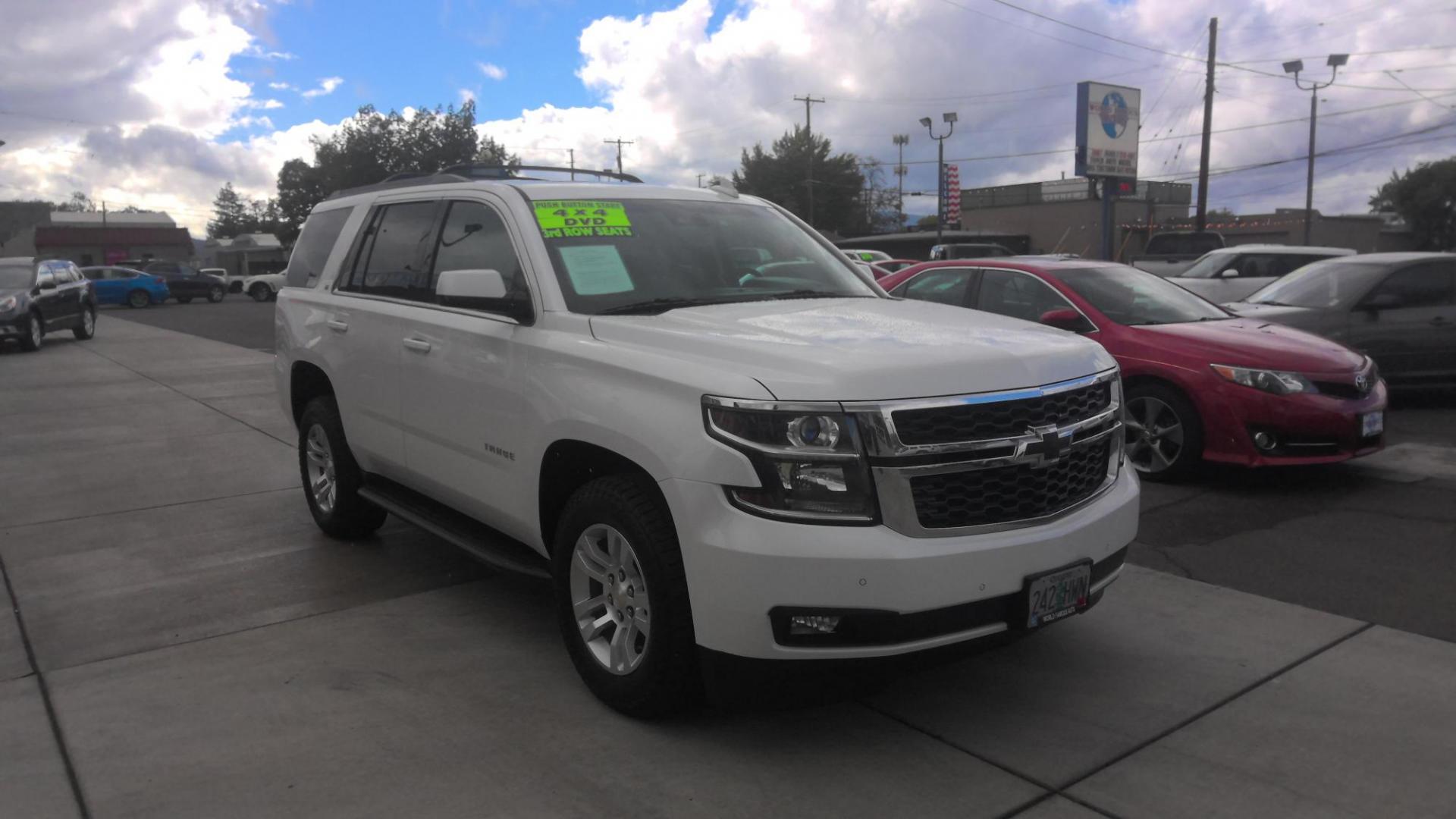 2016 WHITE Chevrolet Tahoe LT 4WD (1GNSKBKC6GR) with an 5.3L V8 OHV 16V engine, 6A transmission, located at 502 S. Riverside Avenue, Medford, OR, 97501, (541) 773-3136, 42.322803, -122.867477 - Photo#2