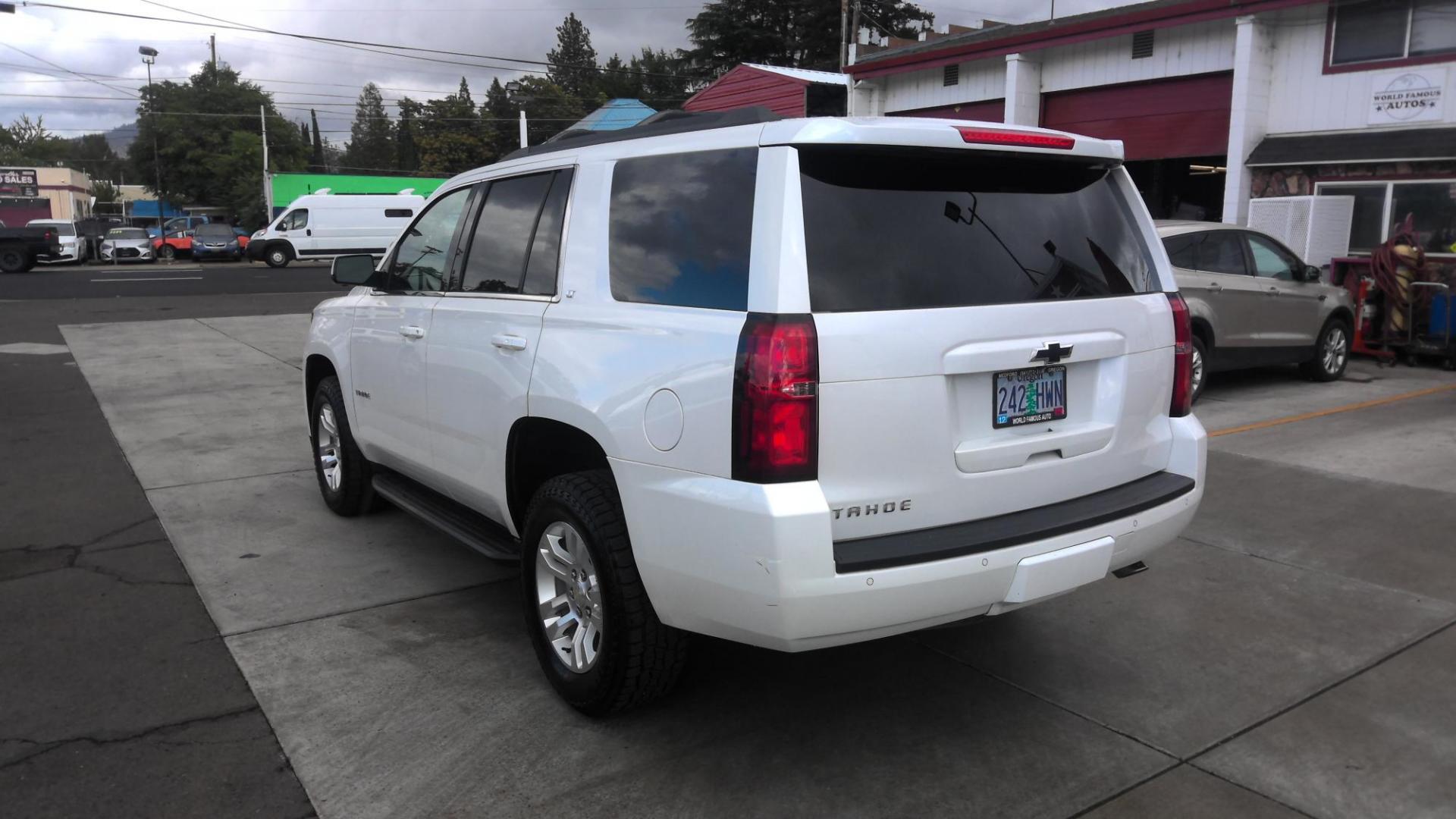 2016 WHITE Chevrolet Tahoe LT 4WD (1GNSKBKC6GR) with an 5.3L V8 OHV 16V engine, 6A transmission, located at 502 S. Riverside Avenue, Medford, OR, 97501, (541) 773-3136, 42.322803, -122.867477 - Photo#3