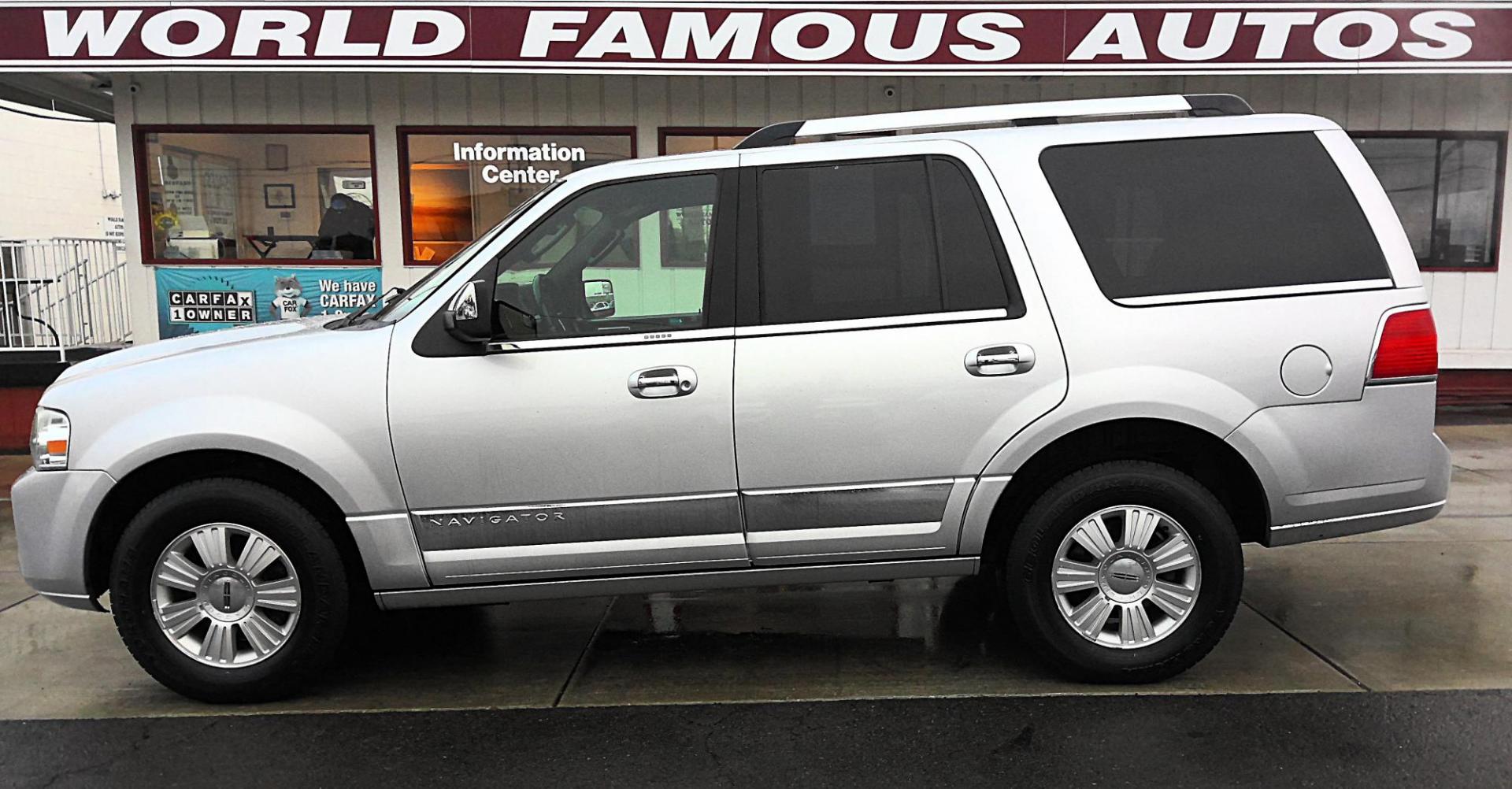 2013 SILVER Lincoln Navigator 4WD (5LMJJ2J59DE) with an 5.4L V8 SOHC 24V engine, 6-Speed Automatic transmission, located at 502 S. Riverside Avenue, Medford, OR, 97501, (541) 773-3136, 42.322803, -122.867477 - Photo#0