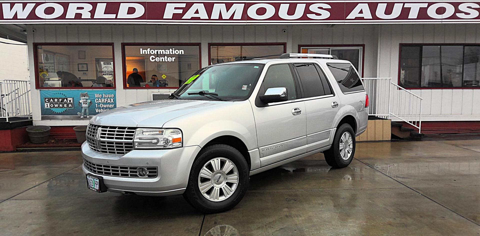 2013 SILVER Lincoln Navigator 4WD (5LMJJ2J59DE) with an 5.4L V8 SOHC 24V engine, 6-Speed Automatic transmission, located at 502 S. Riverside Avenue, Medford, OR, 97501, (541) 773-3136, 42.322803, -122.867477 - Photo#1