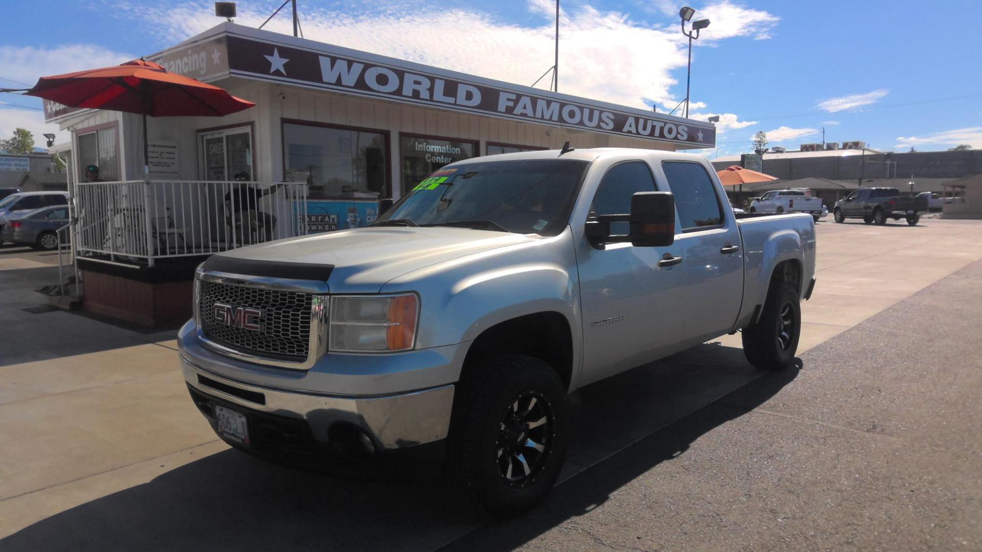 2011 SILVER /Gray GMC Sierra 1500 SLE Crew Cab 4WD (3GTP2VE37BG) with an 5.3L V8 OHV 16V FFV engine, 4-Speed Automatic transmission, located at 502 S. Riverside Avenue, Medford, OR, 97501, (541) 773-3136, 42.322803, -122.867477 - All New Motor! This 2011 GMC Sierra V8 4x4 is a great price for a full-size truck. - Photo#0