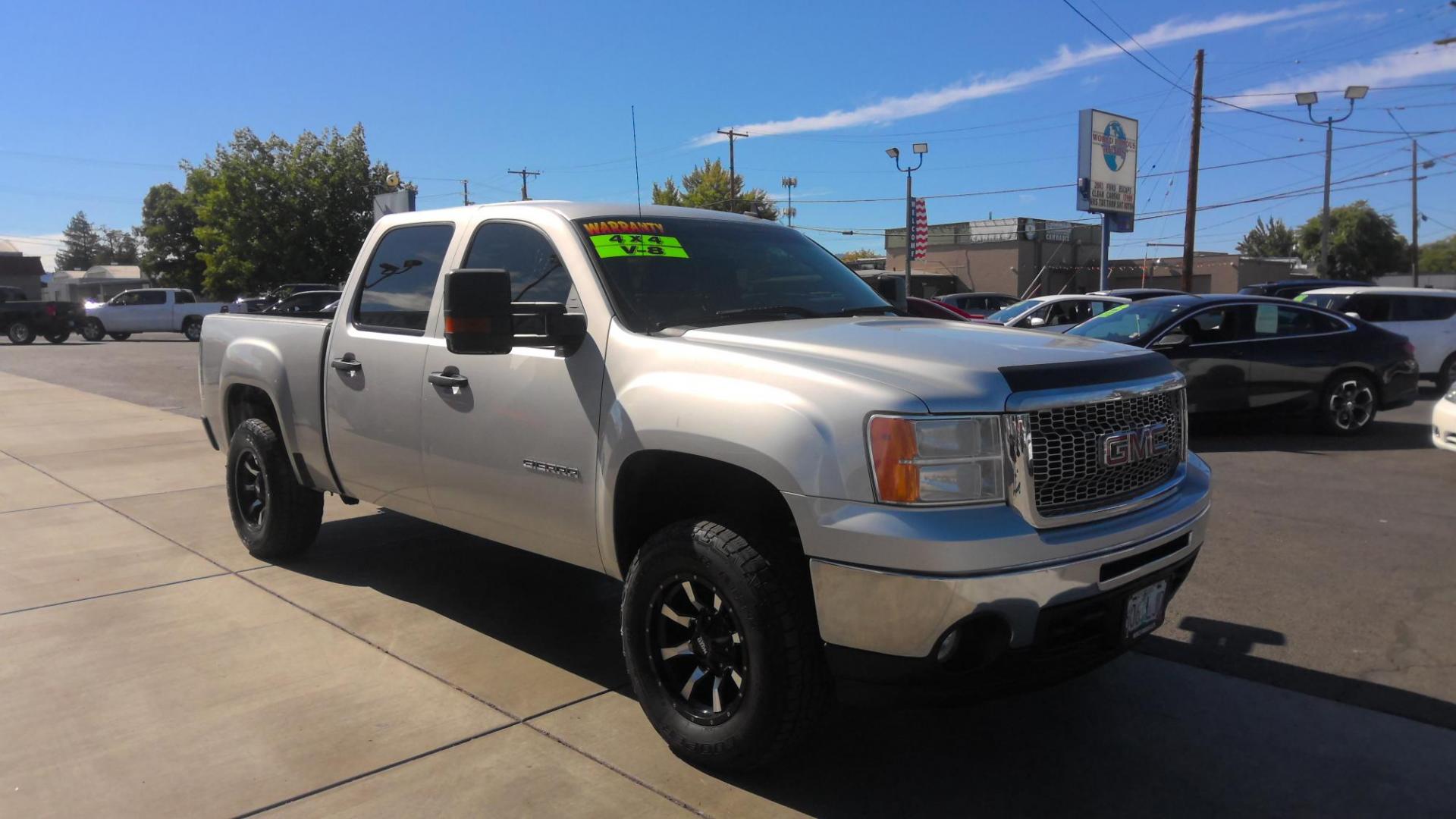 2011 SILVER /Gray GMC Sierra 1500 SLE Crew Cab 4WD (3GTP2VE37BG) with an 5.3L V8 OHV 16V FFV engine, 4-Speed Automatic transmission, located at 502 S. Riverside Avenue, Medford, OR, 97501, (541) 773-3136, 42.322803, -122.867477 - All New Motor! This 2011 GMC Sierra V8 4x4 is a great price for a full-size truck. - Photo#1