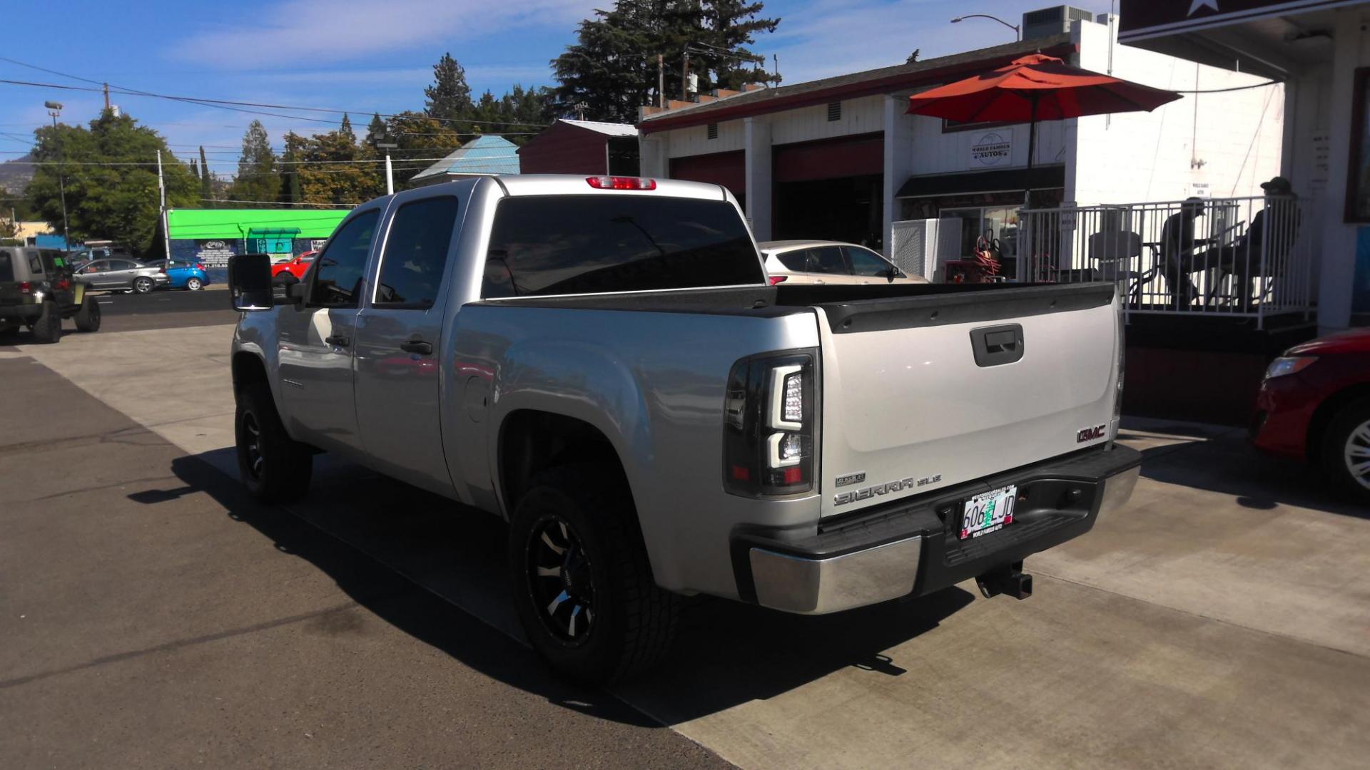 2011 SILVER /Gray GMC Sierra 1500 SLE Crew Cab 4WD (3GTP2VE37BG) with an 5.3L V8 OHV 16V FFV engine, 4-Speed Automatic transmission, located at 502 S. Riverside Avenue, Medford, OR, 97501, (541) 773-3136, 42.322803, -122.867477 - All New Motor! This 2011 GMC Sierra V8 4x4 is a great price for a full-size truck. - Photo#3