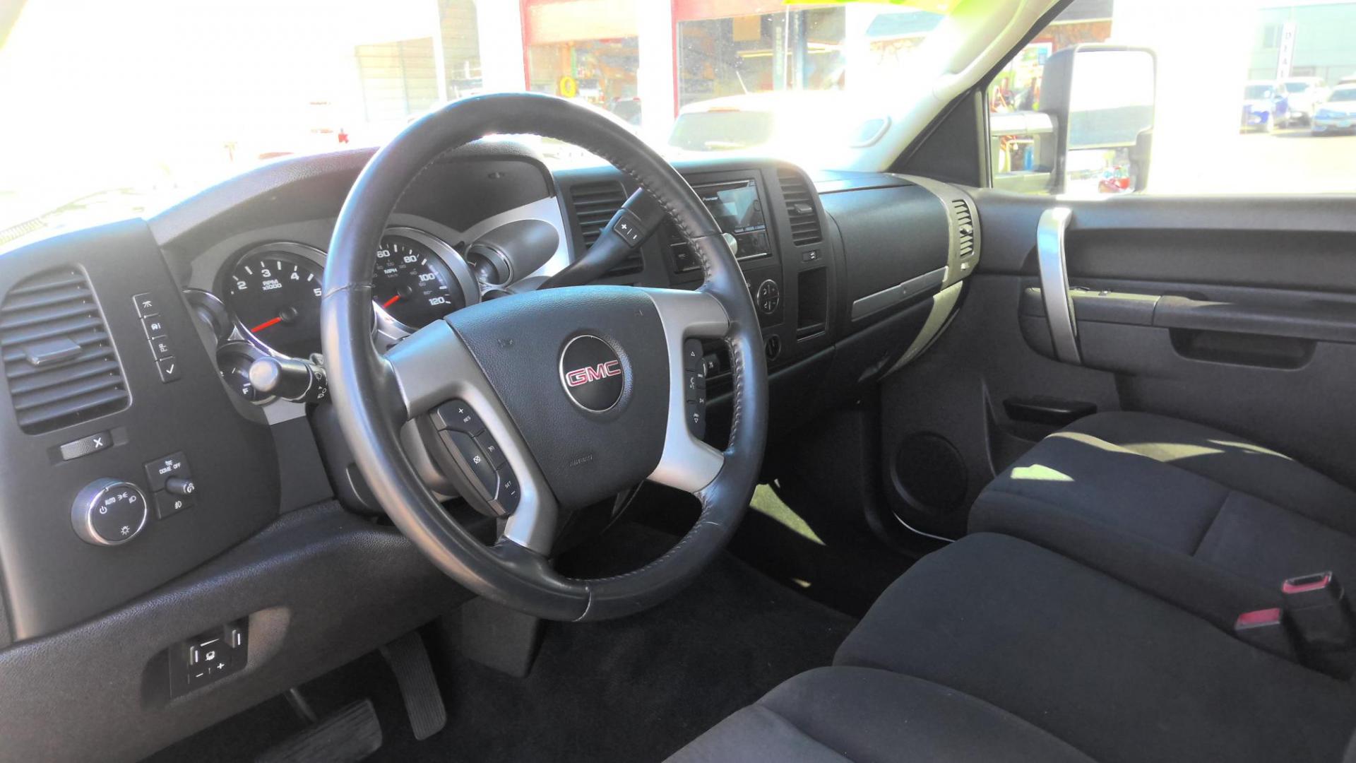 2011 SILVER /Gray GMC Sierra 1500 SLE Crew Cab 4WD (3GTP2VE37BG) with an 5.3L V8 OHV 16V FFV engine, 4-Speed Automatic transmission, located at 502 S. Riverside Avenue, Medford, OR, 97501, (541) 773-3136, 42.322803, -122.867477 - All New Motor! This 2011 GMC Sierra V8 4x4 is a great price for a full-size truck. - Photo#4