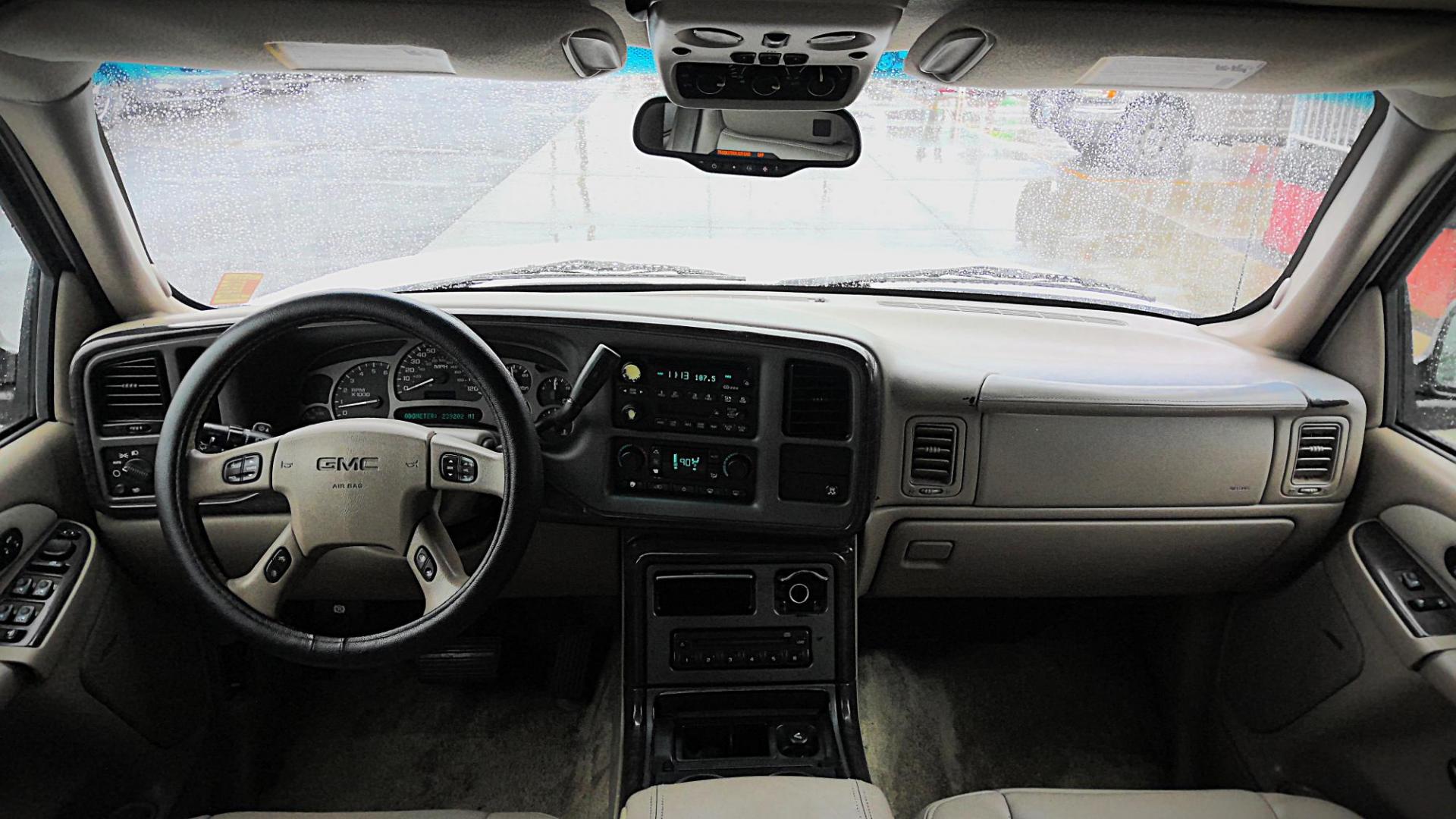 2003 WHITE GMC Yukon Denali Base (1GKEK63U53J) with an 6.0L V8 OHV 16V engine, 4-Speed Automatic Overdrive transmission, located at 502 S. Riverside Avenue, Medford, OR, 97501, (541) 773-3136, 42.322803, -122.867477 - Photo#9