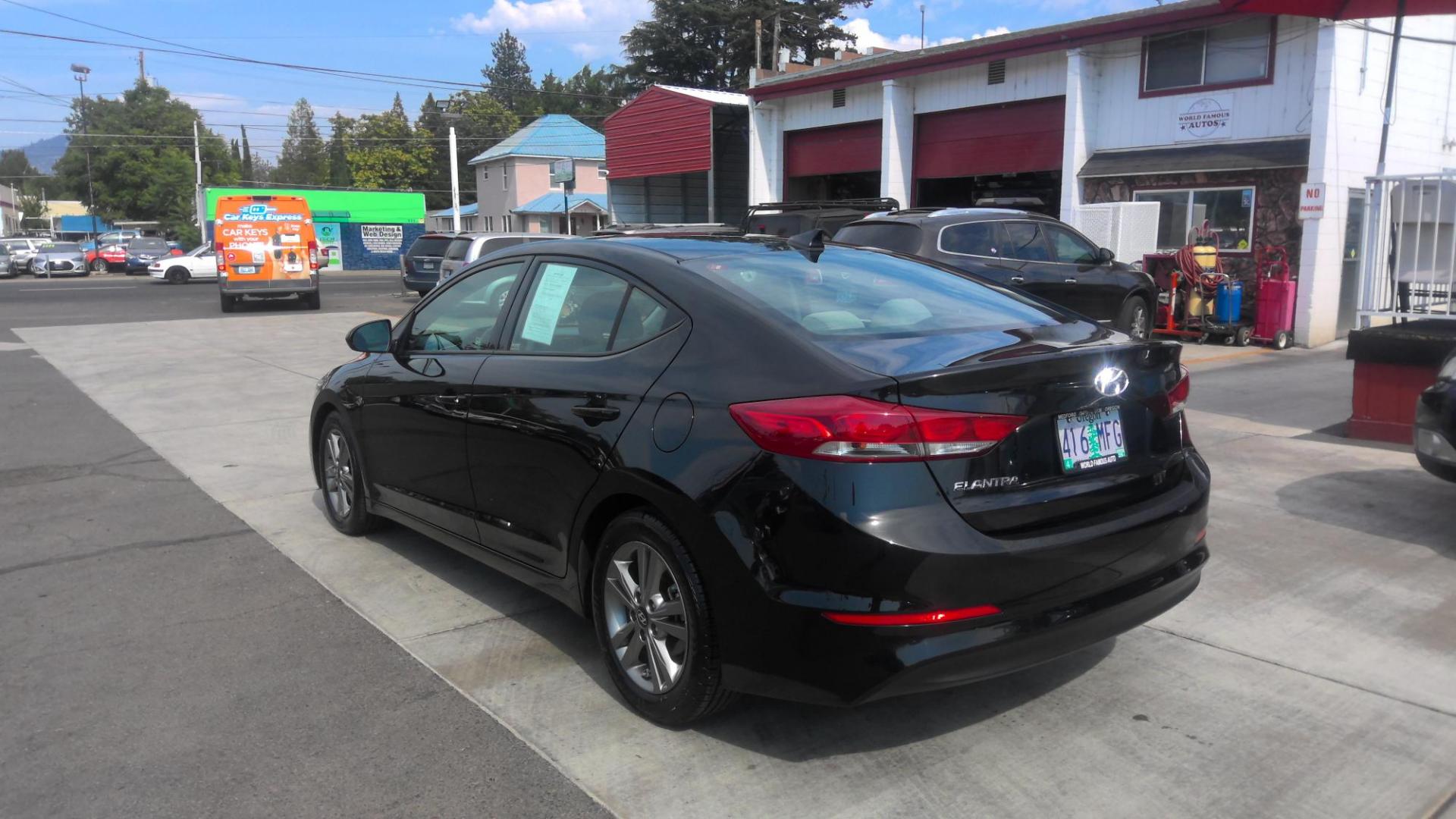 2018 BLACK Hyundai Elantra Limited (5NPD84LF5JH) with an 1.8L L4 DOHC 16V engine, 6A transmission, located at 502 S. Riverside Avenue, Medford, OR, 97501, (541) 773-3136, 42.322803, -122.867477 - Photo#3