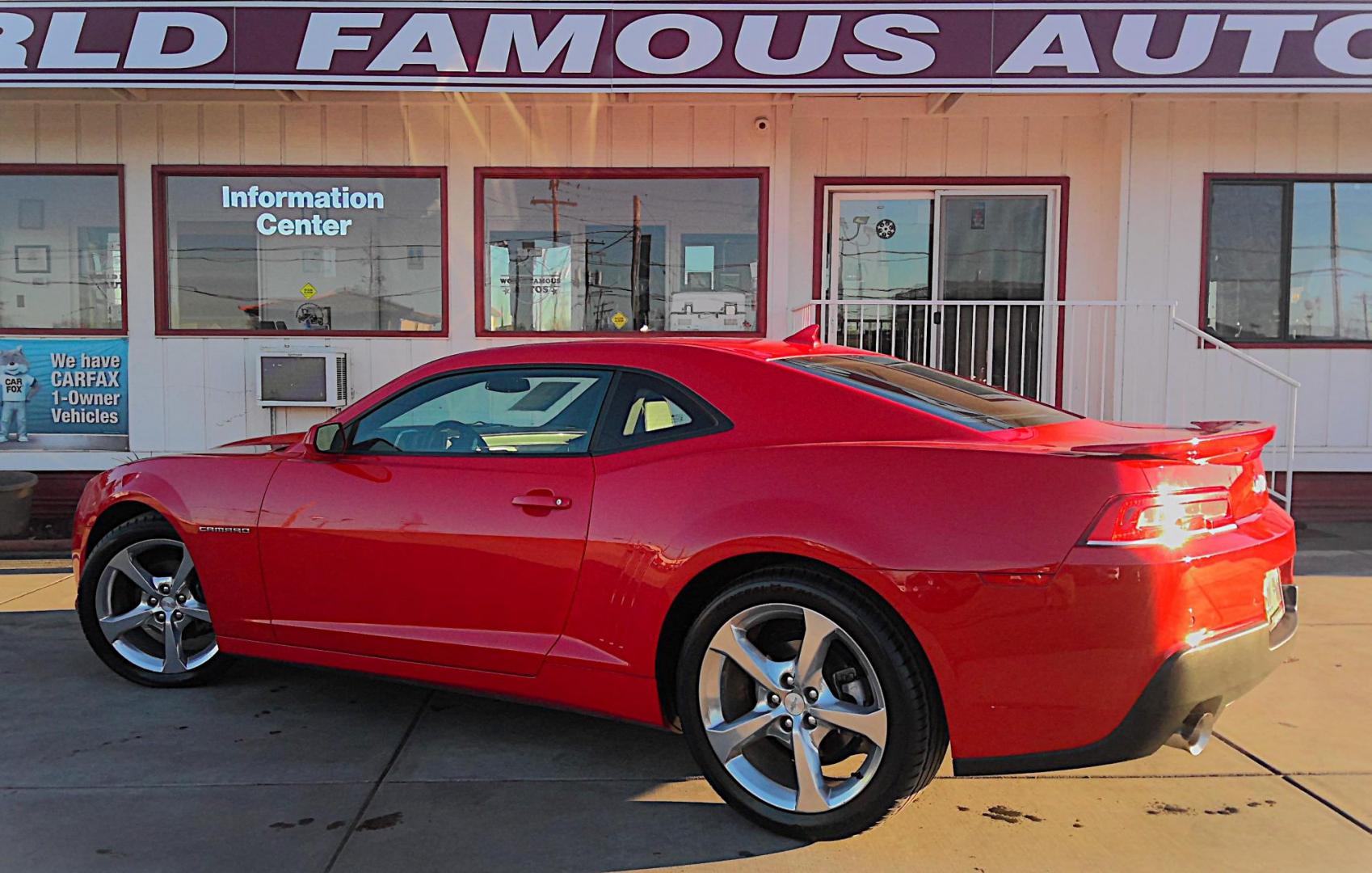 2014 RED Chevrolet Camaro Coupe 2LT (2G1FC1E34E9) with an 3.6L V6 DOHC 24V FFV engine, 6-Speed Automatic transmission, located at 502 S. Riverside Avenue, Medford, OR, 97501, (541) 773-3136, 42.322803, -122.867477 - Photo#2