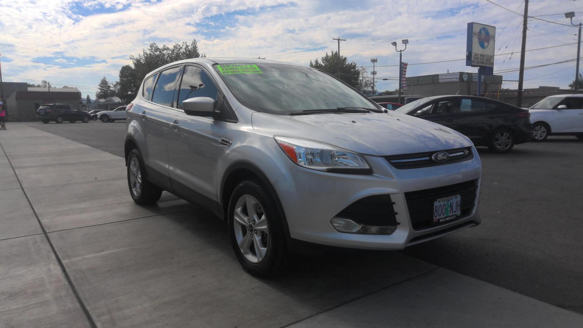 2013 SILVER Ford Escape SE 4WD (1FMCU9G9XDU) with an 2.0L L4 DOHC 16V engine, 6-Speed Automatic transmission, located at 502 S. Riverside Avenue, Medford, OR, 97501, (541) 773-3136, 42.322803, -122.867477 - Photo#1