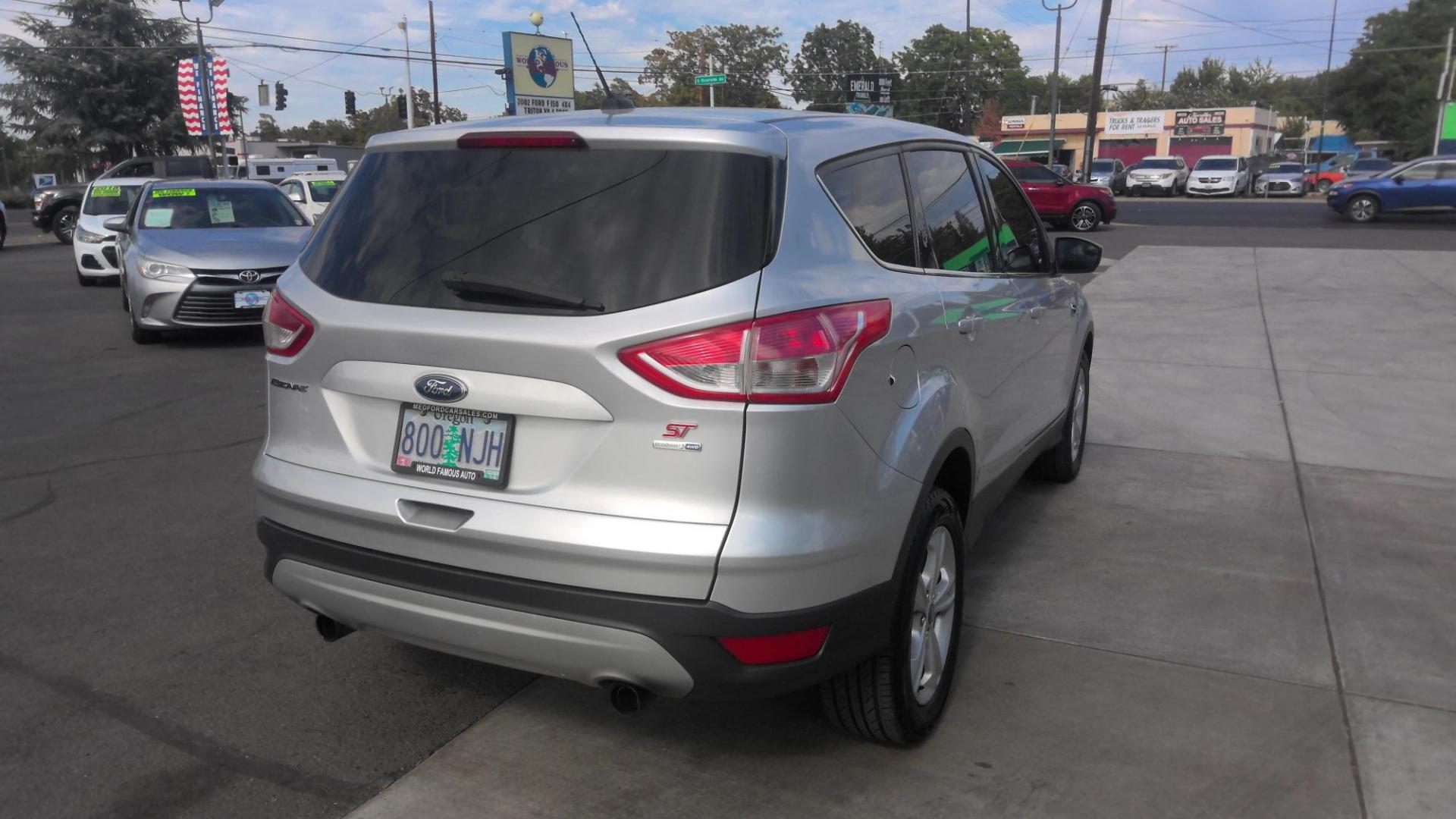 2013 SILVER Ford Escape SE 4WD (1FMCU9G9XDU) with an 2.0L L4 DOHC 16V engine, 6-Speed Automatic transmission, located at 502 S. Riverside Avenue, Medford, OR, 97501, (541) 773-3136, 42.322803, -122.867477 - Photo#2