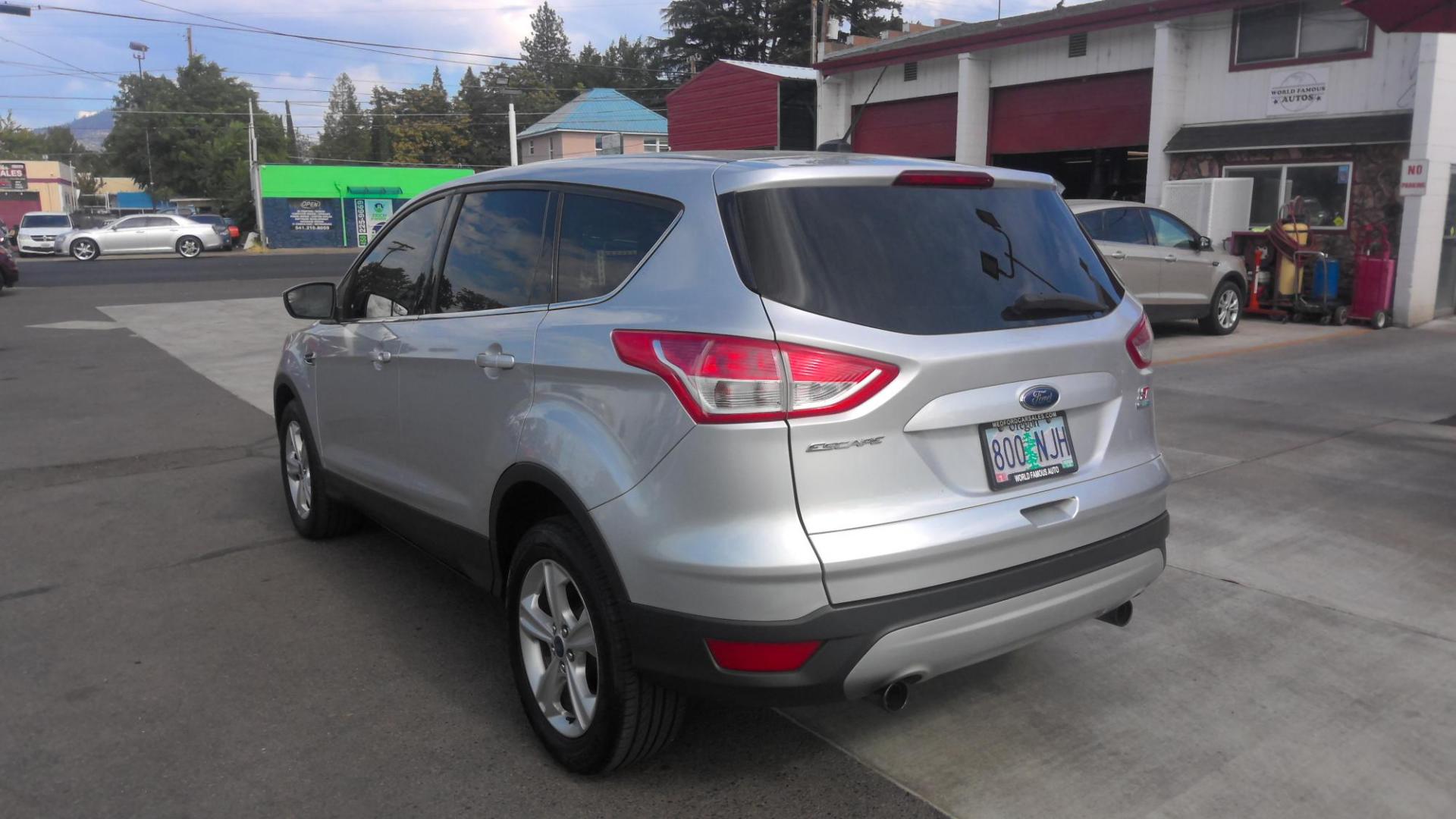 2013 SILVER Ford Escape SE 4WD (1FMCU9G9XDU) with an 2.0L L4 DOHC 16V engine, 6-Speed Automatic transmission, located at 502 S. Riverside Avenue, Medford, OR, 97501, (541) 773-3136, 42.322803, -122.867477 - Photo#3