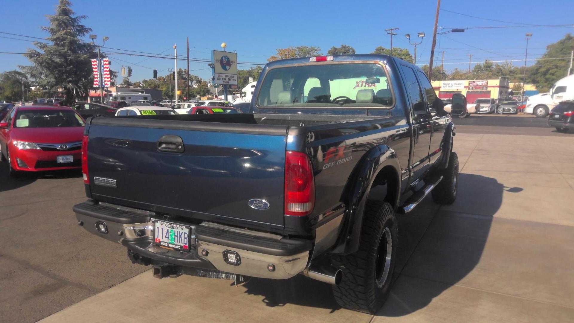 2007 BLUE /Gray Ford F-250 SD Lariat Crew Cab 4WD (1FTSW21P07E) with an 6.0L V8 OHV 32V TURBO DIESEL engine, Automatic transmission, located at 502 S. Riverside Avenue, Medford, OR, 97501, (541) 773-3136, 42.322803, -122.867477 - You've got to come drive this truck for yourself - a 2007 F250 Super-Duty Lariat with low miles and a clean Carfax Vehicle History, this is the ultimate work or play truck at a great price. - Photo#2