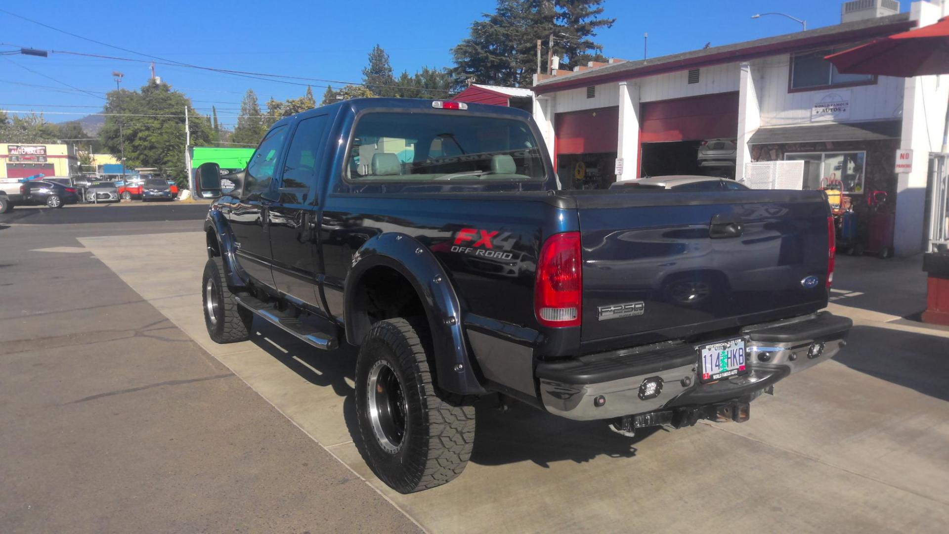 2007 BLUE /Gray Ford F-250 SD Lariat Crew Cab 4WD (1FTSW21P07E) with an 6.0L V8 OHV 32V TURBO DIESEL engine, Automatic transmission, located at 502 S. Riverside Avenue, Medford, OR, 97501, (541) 773-3136, 42.322803, -122.867477 - You've got to come drive this truck for yourself - a 2007 F250 Super-Duty Lariat with low miles and a clean Carfax Vehicle History, this is the ultimate work or play truck at a great price. - Photo#3