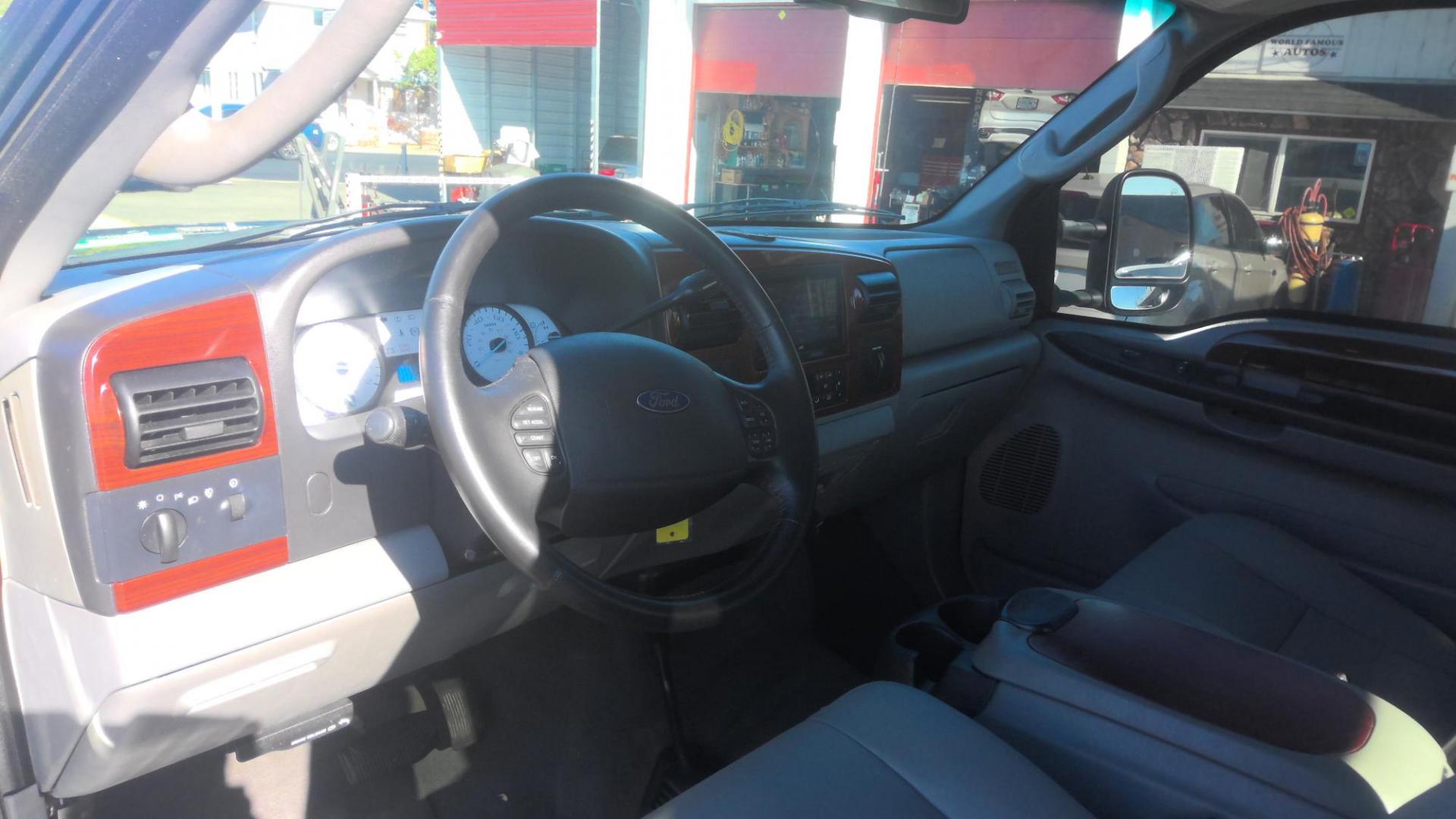 2007 BLUE /Gray Ford F-250 SD Lariat Crew Cab 4WD (1FTSW21P07E) with an 6.0L V8 OHV 32V TURBO DIESEL engine, Automatic transmission, located at 502 S. Riverside Avenue, Medford, OR, 97501, (541) 773-3136, 42.322803, -122.867477 - You've got to come drive this truck for yourself - a 2007 F250 Super-Duty Lariat with low miles and a clean Carfax Vehicle History, this is the ultimate work or play truck at a great price. - Photo#4