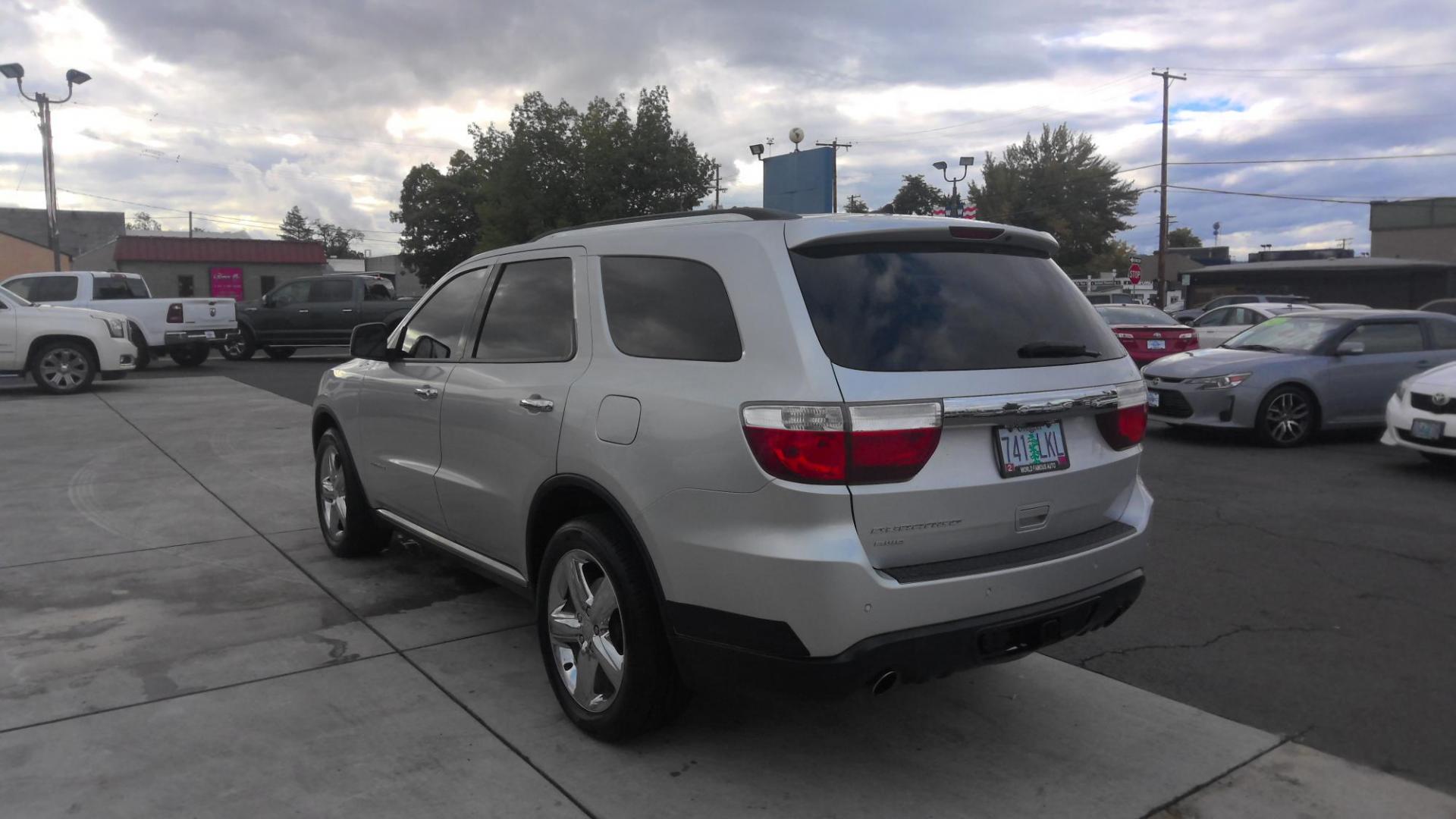 2012 GRAY Dodge Durango Citadel AWD (1C4SDJET3CC) with an 5.7L V8 OHV 16V engine, 5-Speed Automatic transmission, located at 502 S. Riverside Avenue, Medford, OR, 97501, (541) 773-3136, 42.322803, -122.867477 - Photo#2