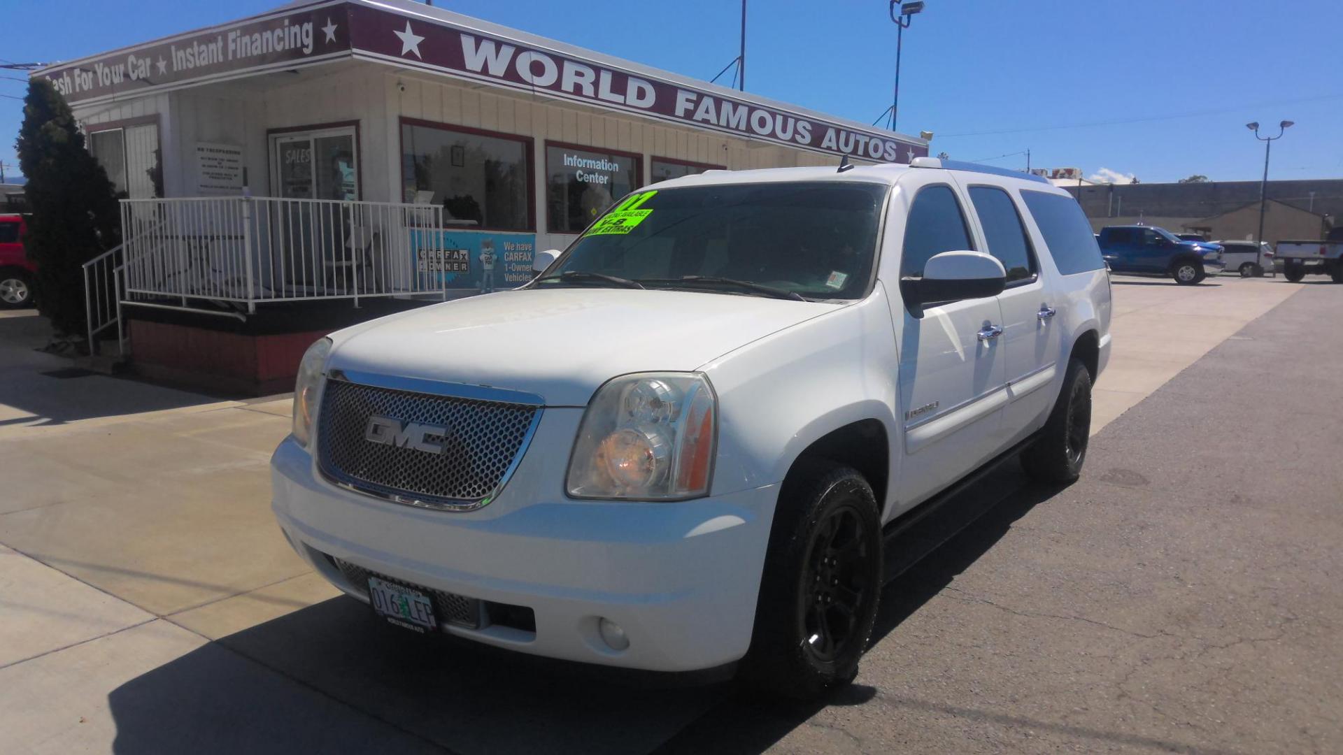 2007 WHITE GMC Yukon Denali XL AWD (1GKFK668X7J) with an 6.2L V8 OHV 16V engine, 4-Speed Automatic Overdrive transmission, located at 502 S. Riverside Avenue, Medford, OR, 97501, (541) 773-3136, 42.322803, -122.867477 - Photo#1