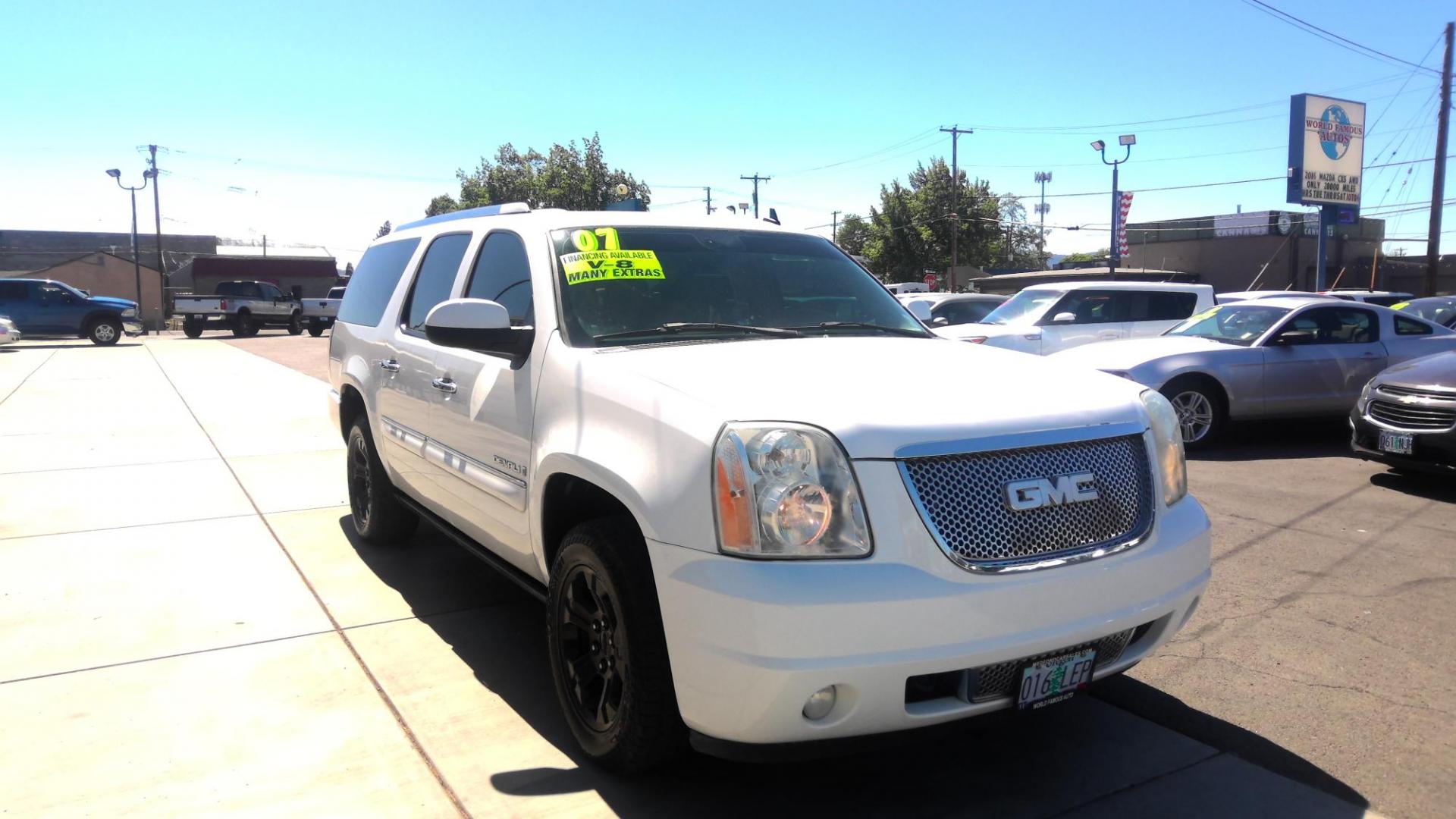 2007 WHITE GMC Yukon Denali XL AWD (1GKFK668X7J) with an 6.2L V8 OHV 16V engine, 4-Speed Automatic Overdrive transmission, located at 502 S. Riverside Avenue, Medford, OR, 97501, (541) 773-3136, 42.322803, -122.867477 - Photo#2