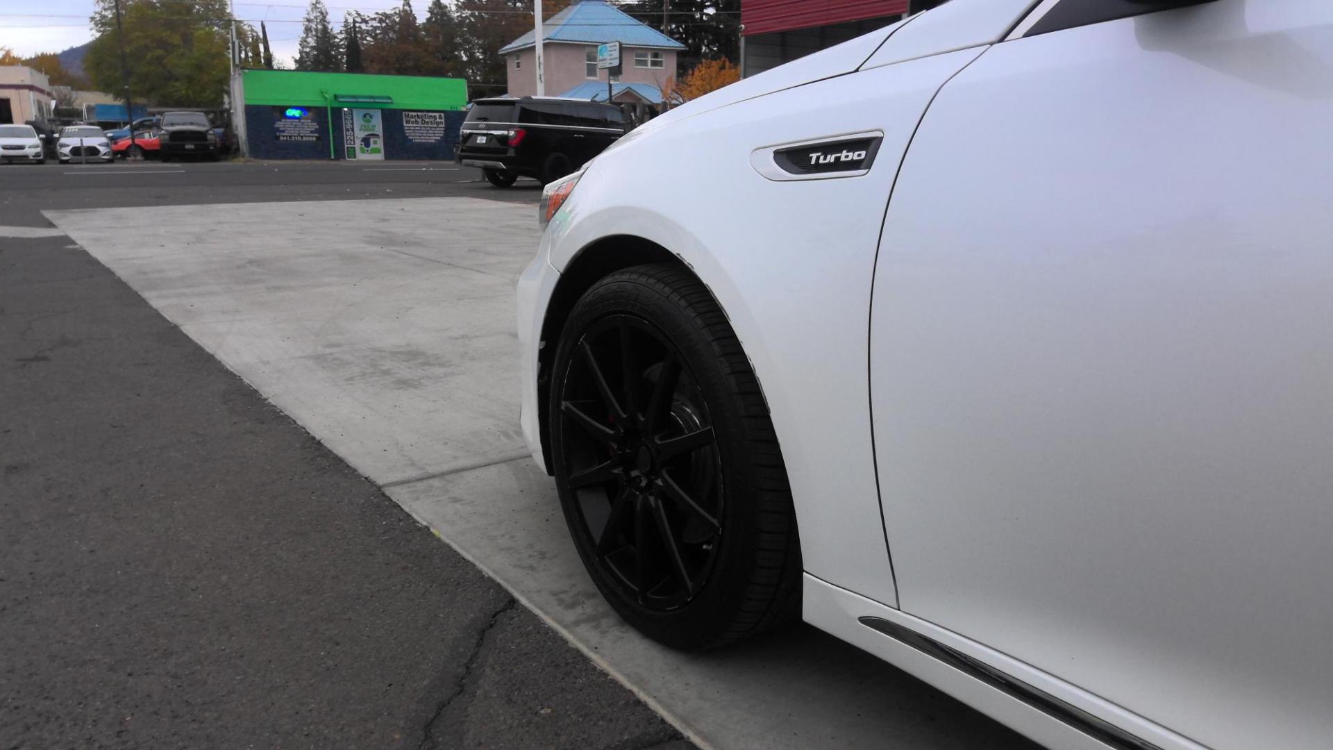 2016 WHITE Kia Optima SXL Turbo (5XXGV4L26GG) with an 2.0L L4 DOHC 16V TURBO engine, 6A transmission, located at 502 S. Riverside Avenue, Medford, OR, 97501, (541) 773-3136, 42.322803, -122.867477 - Photo#6