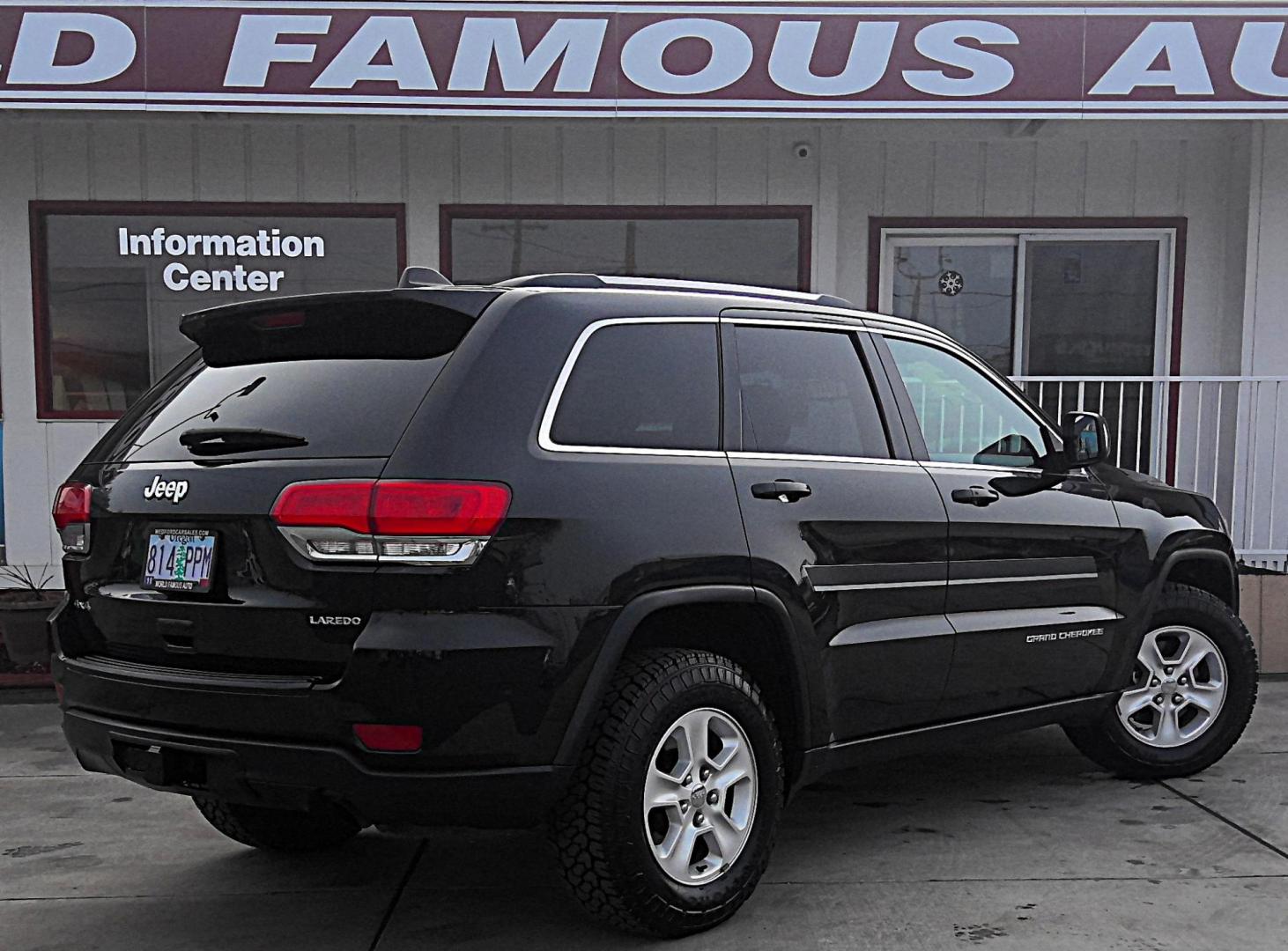 2015 BLACK Jeep Grand Cherokee Laredo 4WD (1C4RJFAG6FC) with an 3.6L V6 DOHC 24V engine, 8-Speed Automatic transmission, located at 502 S. Riverside Avenue, Medford, OR, 97501, (541) 773-3136, 42.322803, -122.867477 - Photo#2